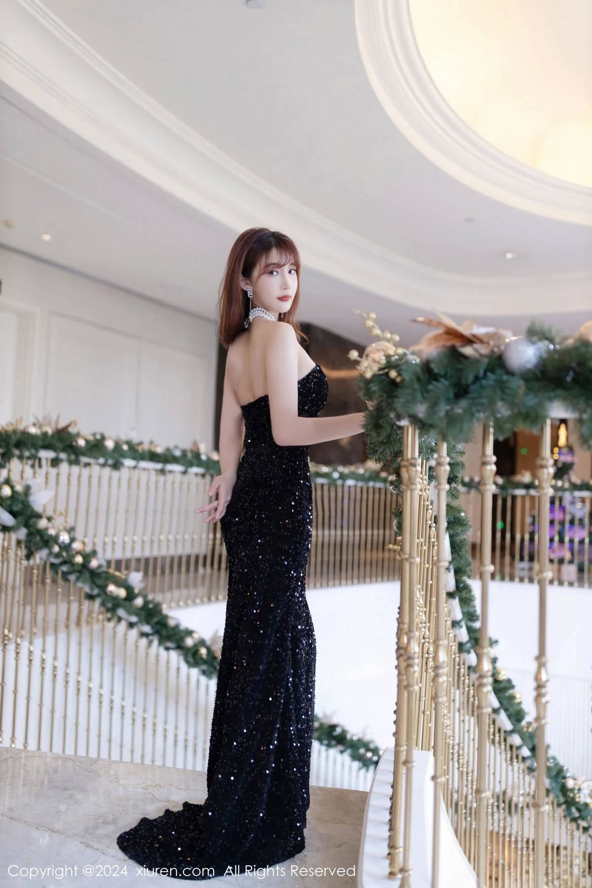 秀人集.com_[XiuRen秀人网]No.7984_模特陆萱萱性感黑色露肩礼裙+链式情趣穿搭秀惹火身材诱惑写真80P