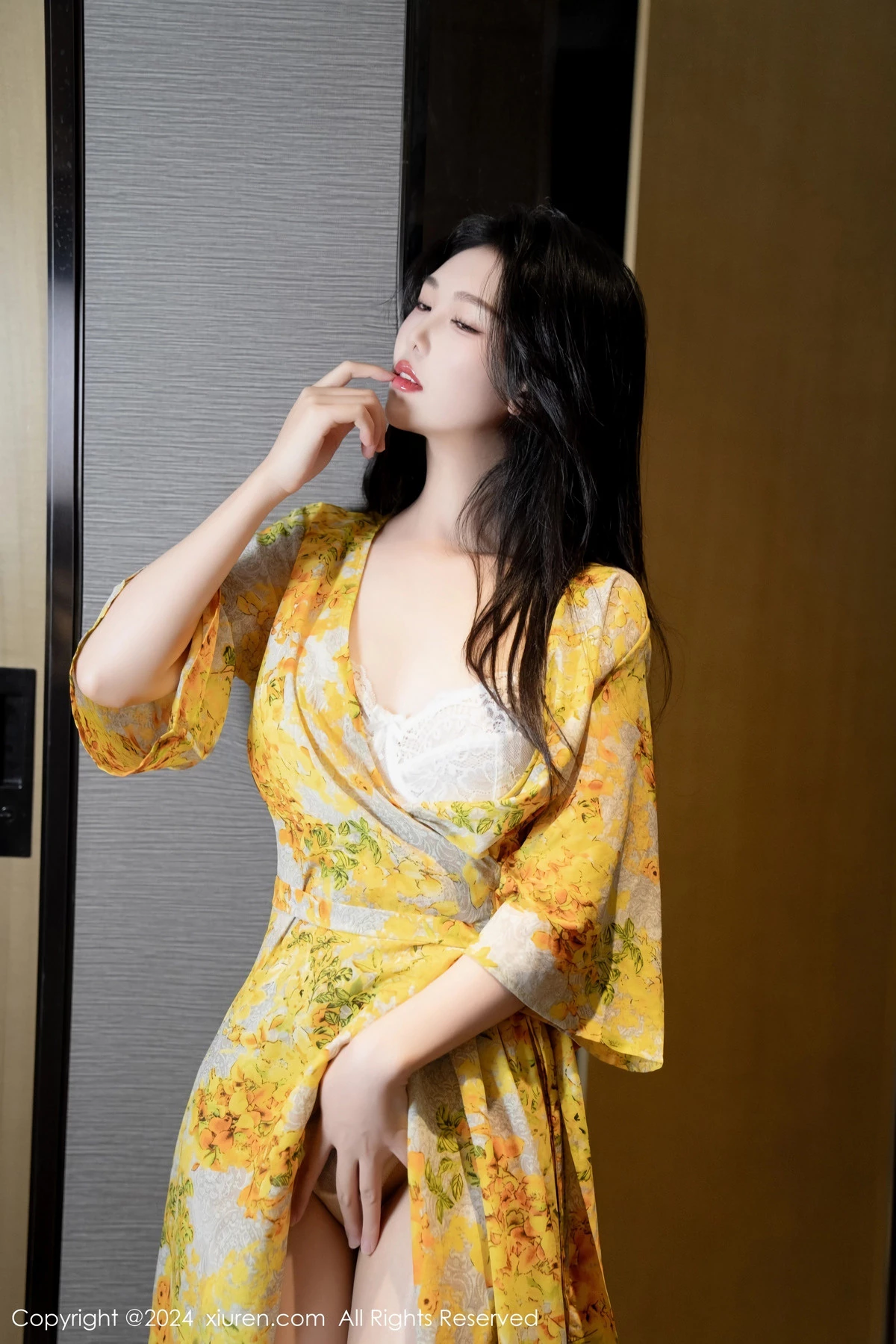 秀人集.com_[XiuRen秀人网]No.7981_模特利世情节拍摄性感黄色连衣裙露白色蕾丝内衣完美诱惑写真99P
