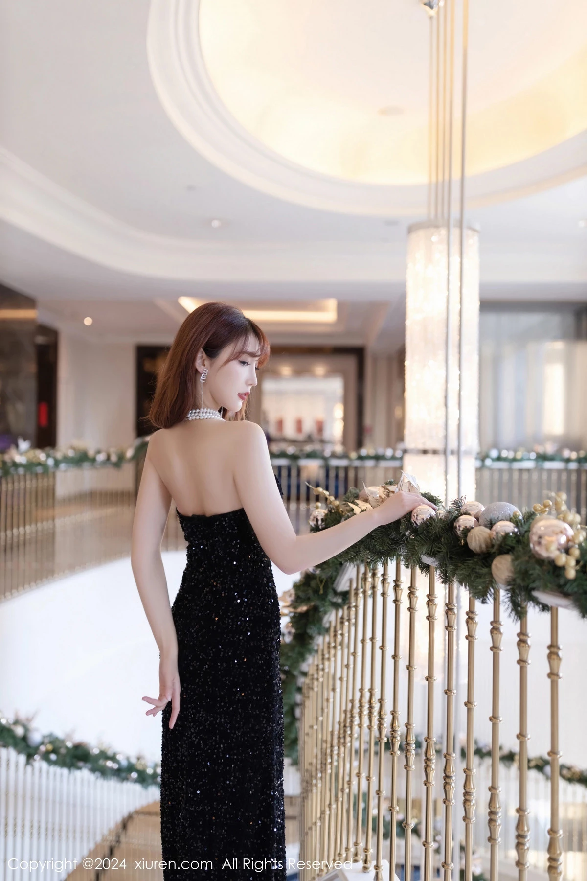 秀人集.com_[XiuRen秀人网]No.7984_模特陆萱萱性感黑色露肩礼裙+链式情趣穿搭秀惹火身材诱惑写真80P