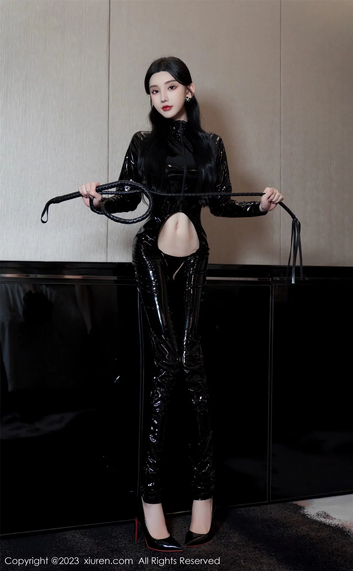 秀人集.com_[XiuRen秀人网]No.7856_女神周于希Sally黑色皮质情趣衣+红色飘带裹身秀惹火身材写真113P