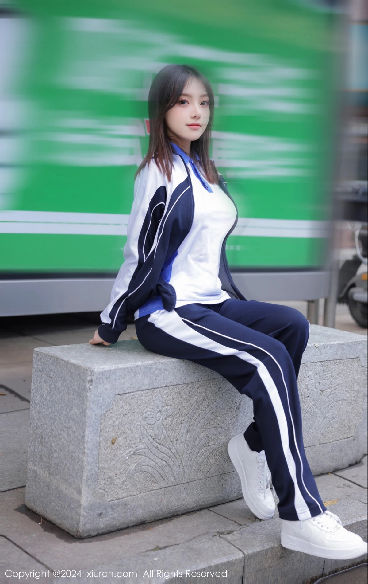 秀人集.com_[XiuRen秀人网]No.7994_模特豆瓣酱公交车场景学妹制服露开档黑丝秀丰腴身材诱惑写真84P