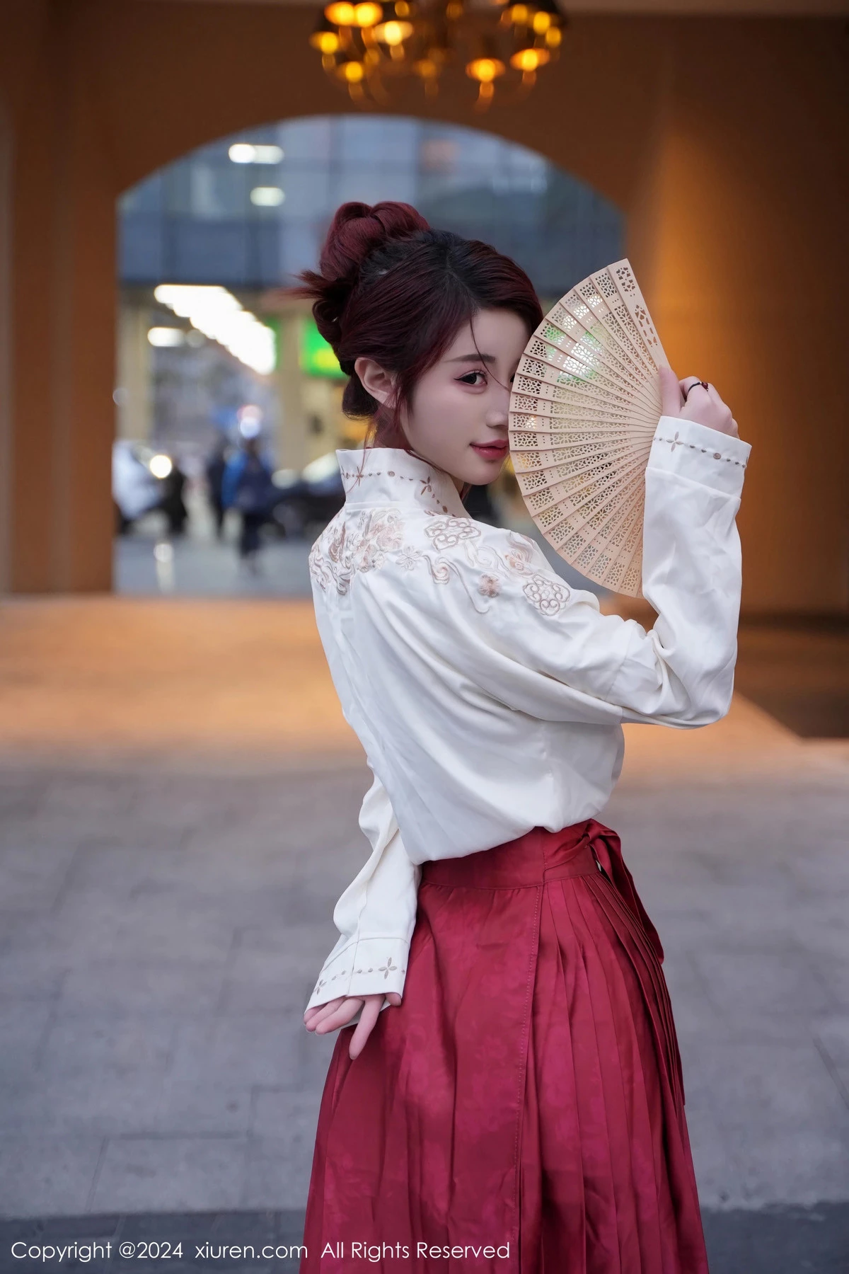 秀人集.com_[XiuRen秀人网]No.7985_模特美七Mia性感红色轻透古装服配黑丝吊袜秀惹火身材诱惑写真70P