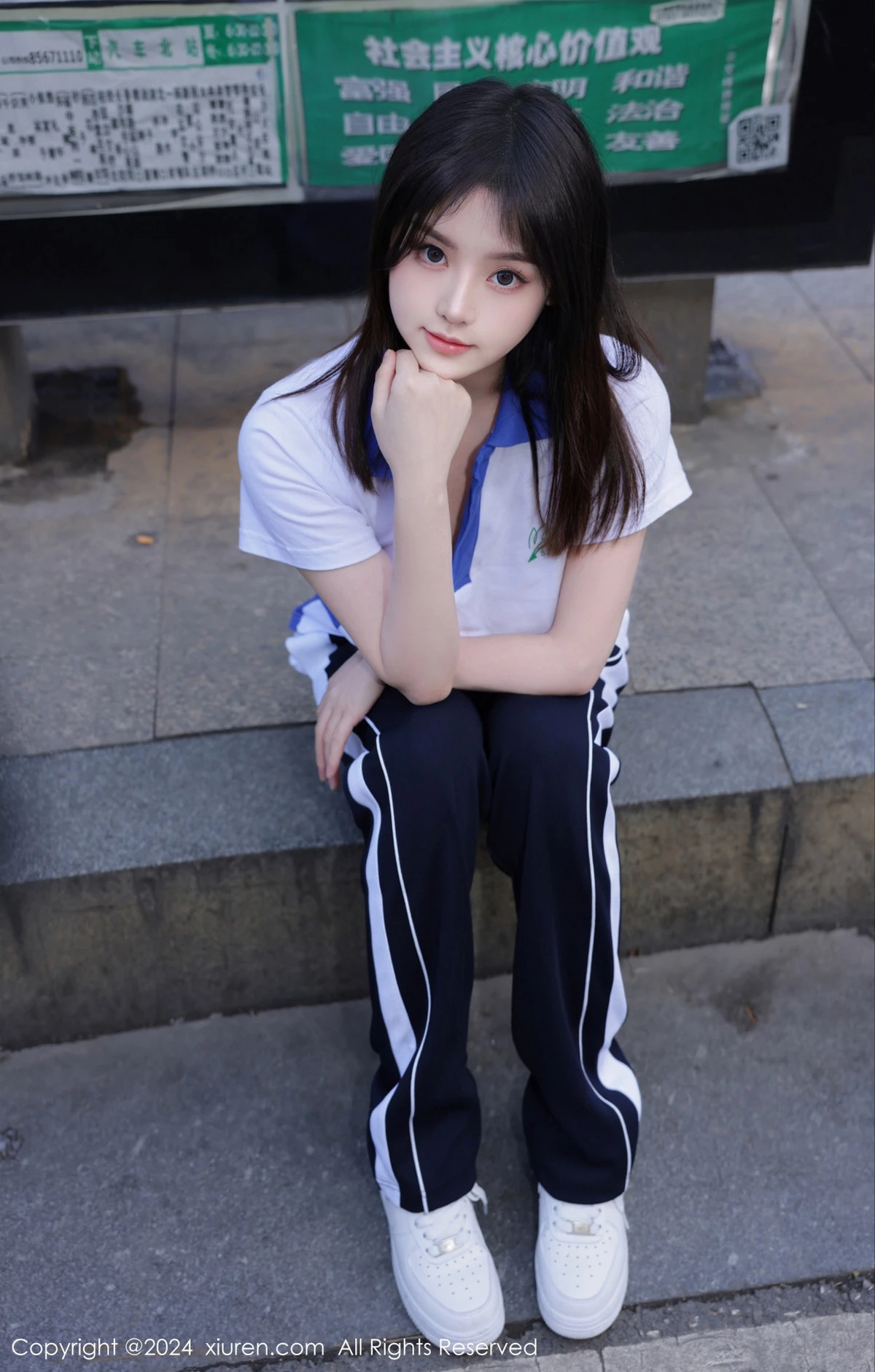 秀人集.com_[XiuRen秀人网]No.7994_模特豆瓣酱公交车场景学妹制服露开档黑丝秀丰腴身材诱惑写真84P