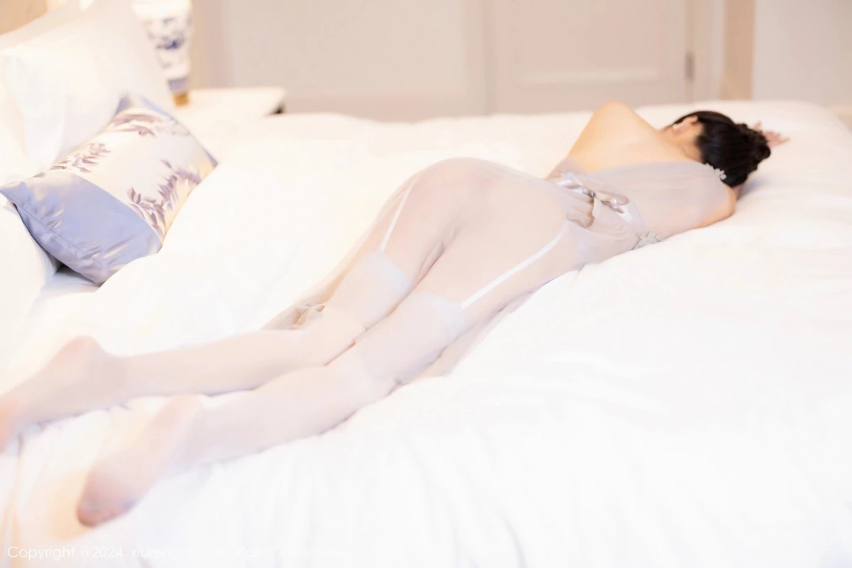 秀人集.com_[XiuRen秀人网]No.7991_女神王馨瑶yanni淡黄露肩礼裙+灰色轻透情趣睡裙完美诱惑写真83P