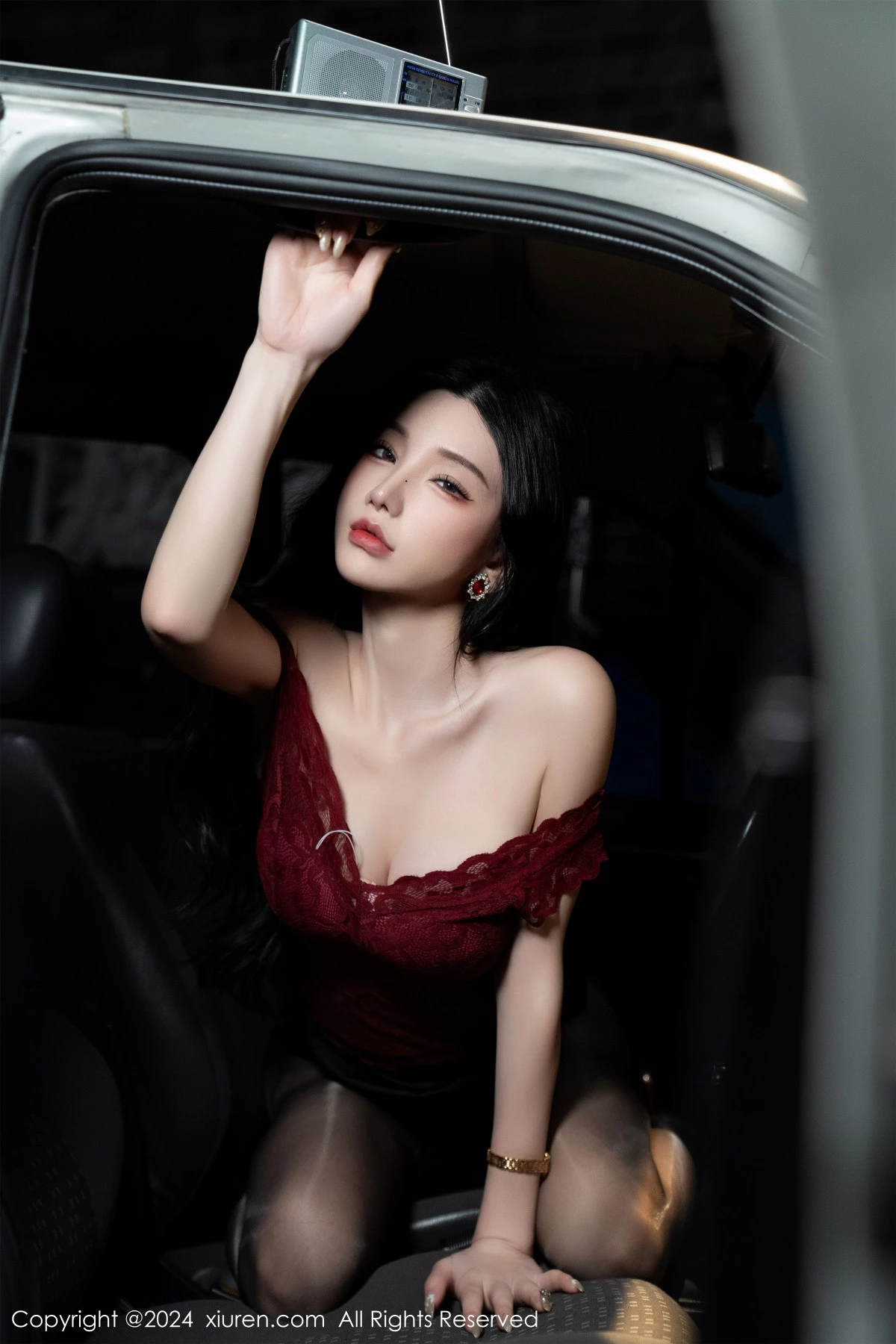 秀人集.com_[XiuRen秀人网]No.7993_女神周于希Sally红色上衣配黑短裙露闪亮开档黑丝撩人诱惑写真83P