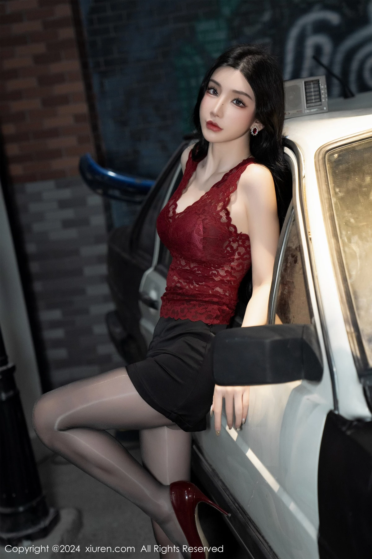 秀人集.com_[XiuRen秀人网]No.7993_女神周于希Sally红色上衣配黑短裙露闪亮开档黑丝撩人诱惑写真83P