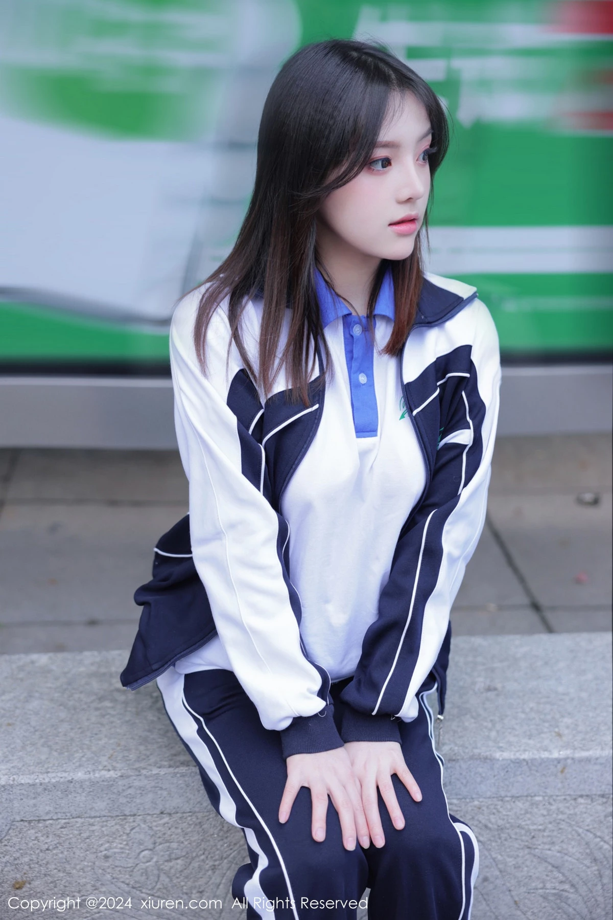 秀人集.com_[XiuRen秀人网]No.7994_模特豆瓣酱公交车场景学妹制服露开档黑丝秀丰腴身材诱惑写真84P