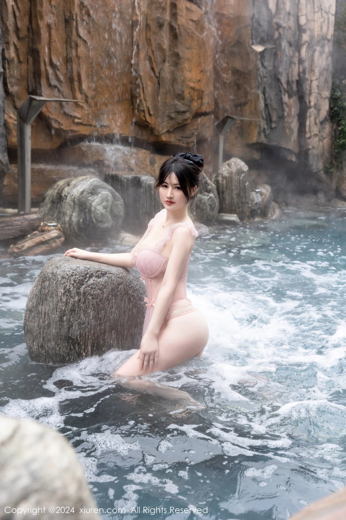 秀人集.com_[XiuRen秀人网]No.8039_模特诗诗kiki溪边场景+浴室性感粉色情趣短裙秀惹火身材诱惑写真84P