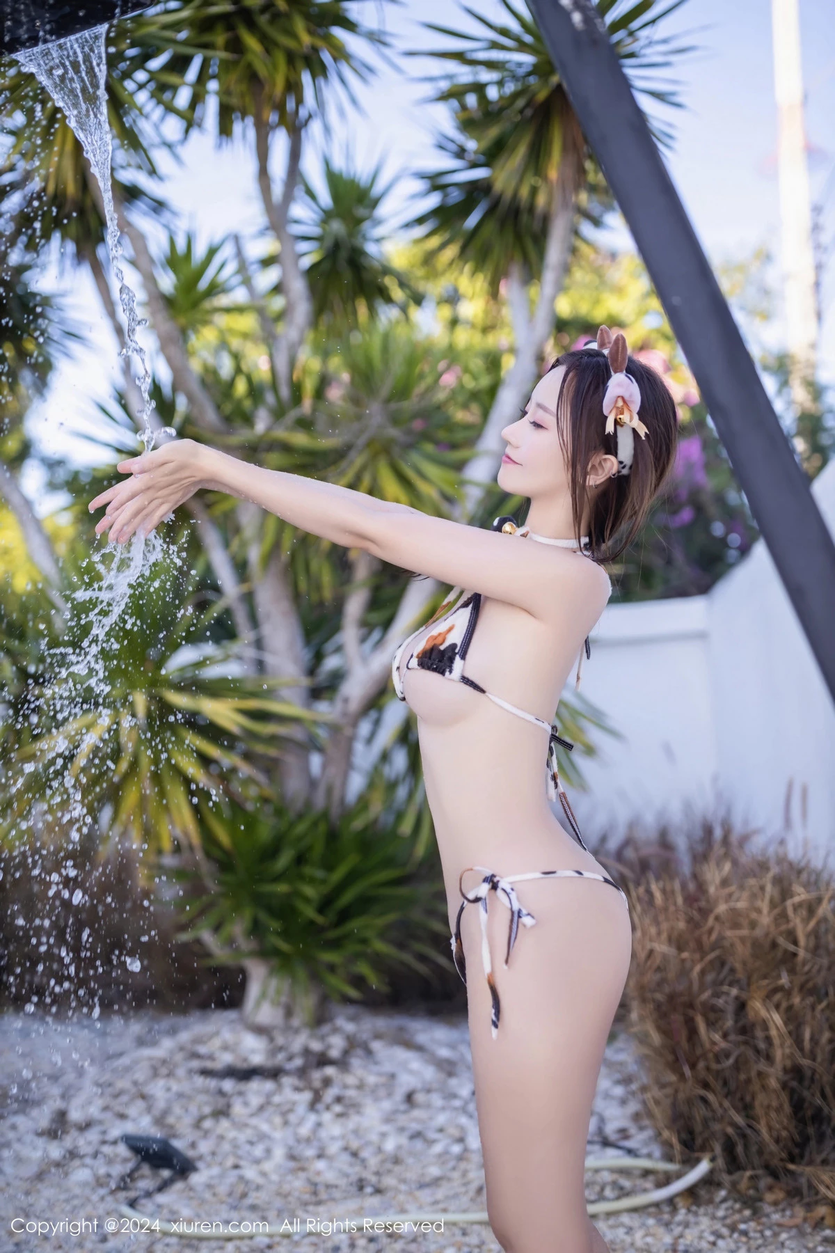 秀人集.com_[XiuRen秀人网]No.8043_模特杏子Yada性感斑点比基尼服饰配黑丝袜秀曼妙身姿诱惑写真80P