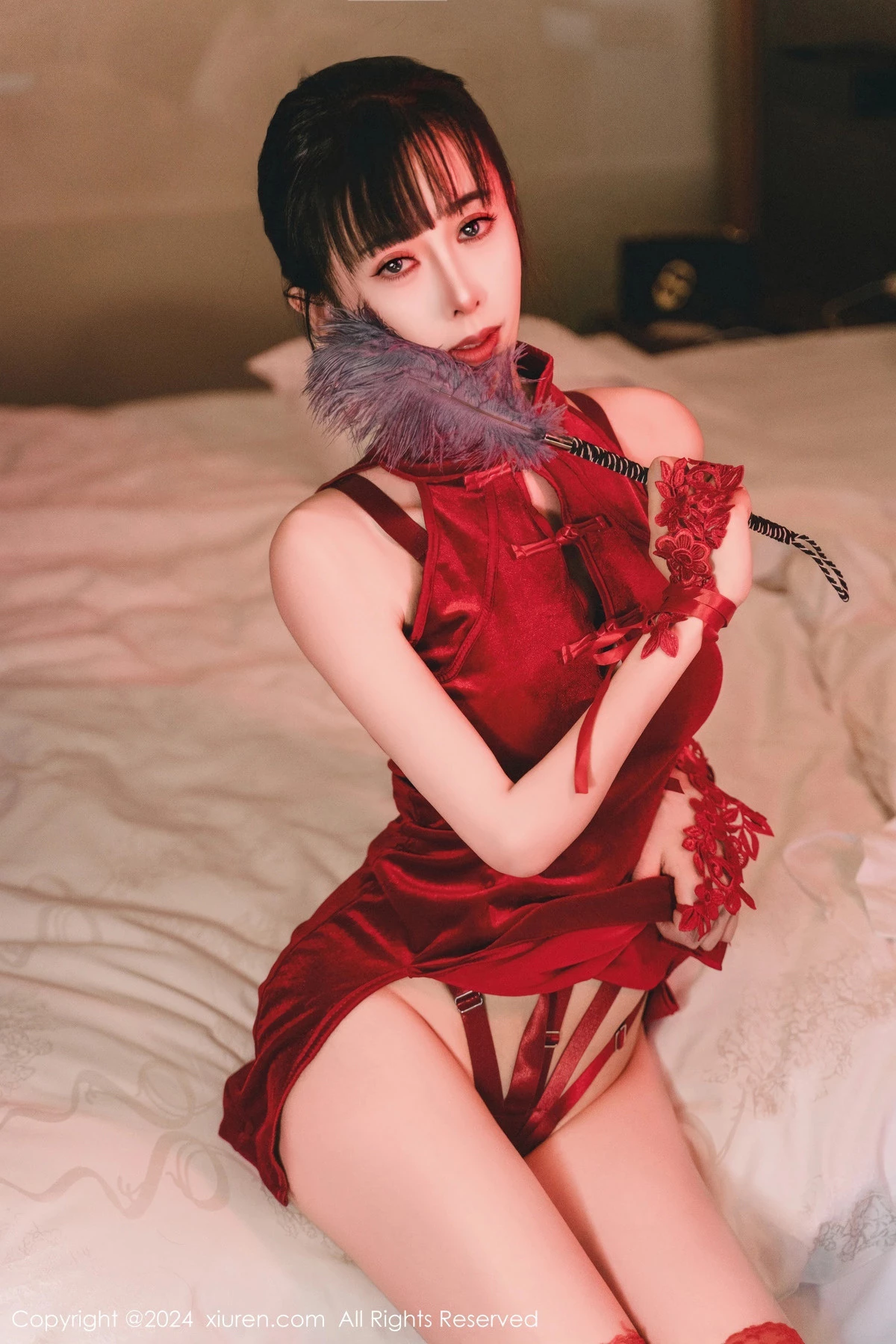 秀人集.com_[XiuRen秀人网]No.8047_新人模特宝宝甜性感红色旗袍露红色情趣内衣配红丝袜诱惑写真64P