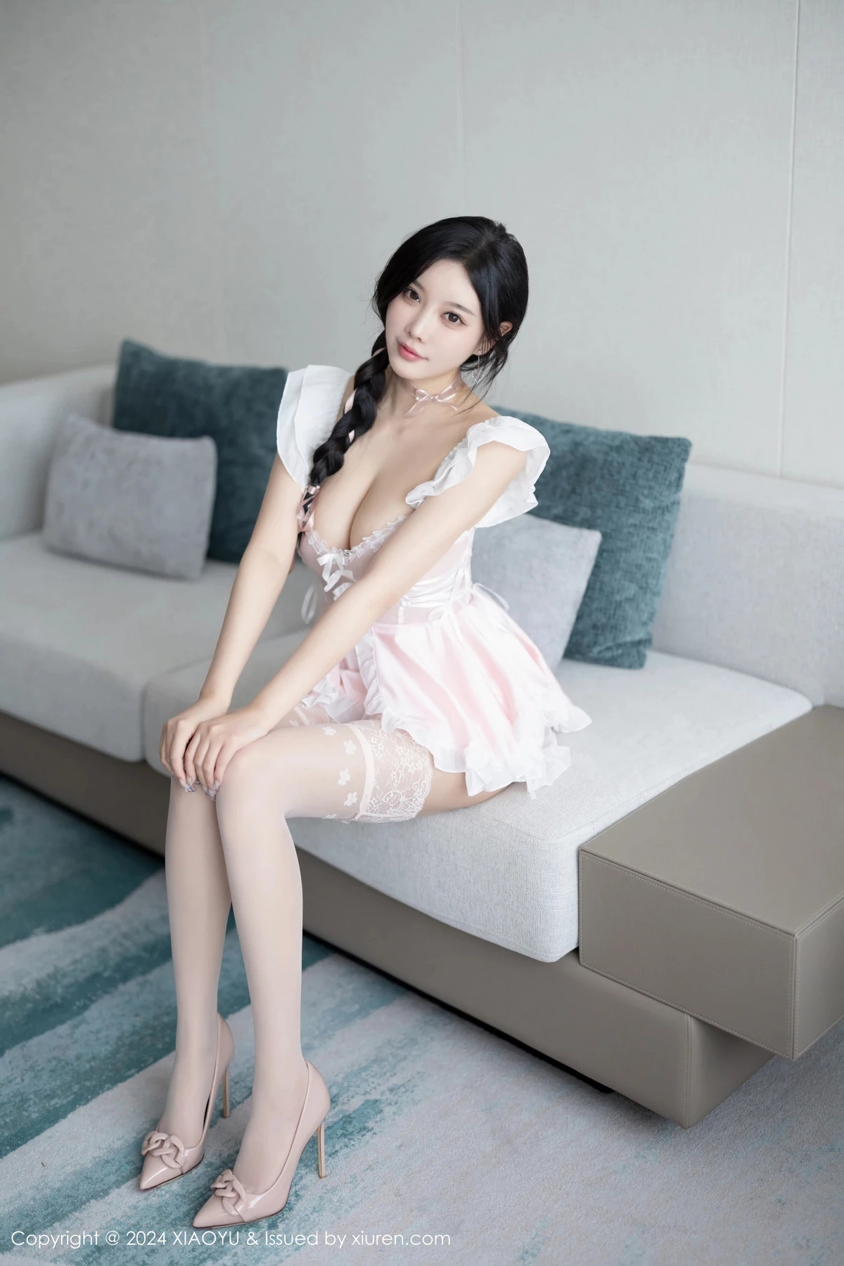 秀人集.com_[XiaoYu画语界]Vol.1197_女神杨晨晨Yome粉色长裙露白色蕾丝情趣内衣秀丰腴身材诱惑写真90P