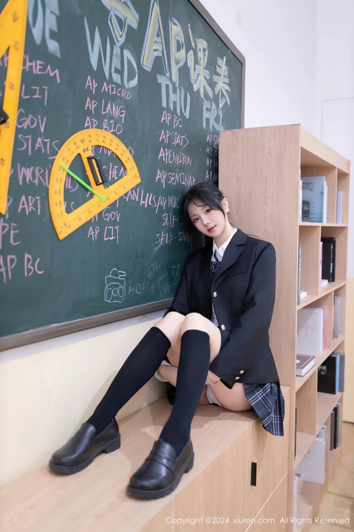 秀人集.com_[XiuRen秀人网]No.8058_模特幼幼调教主题性感学生制服配黑丝袜秀完美身材迷人诱惑写真80P