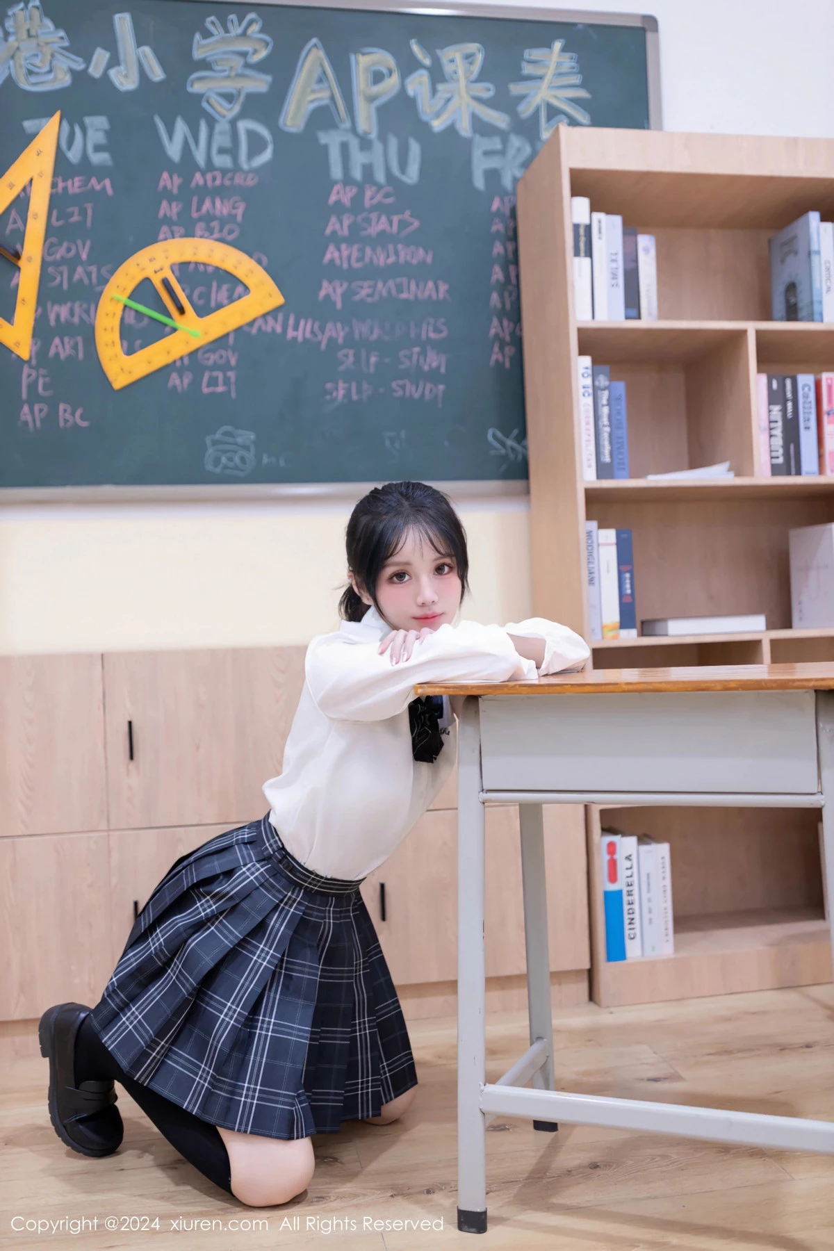 秀人集.com_[XiuRen秀人网]No.8058_模特幼幼调教主题性感学生制服配黑丝袜秀完美身材迷人诱惑写真80P