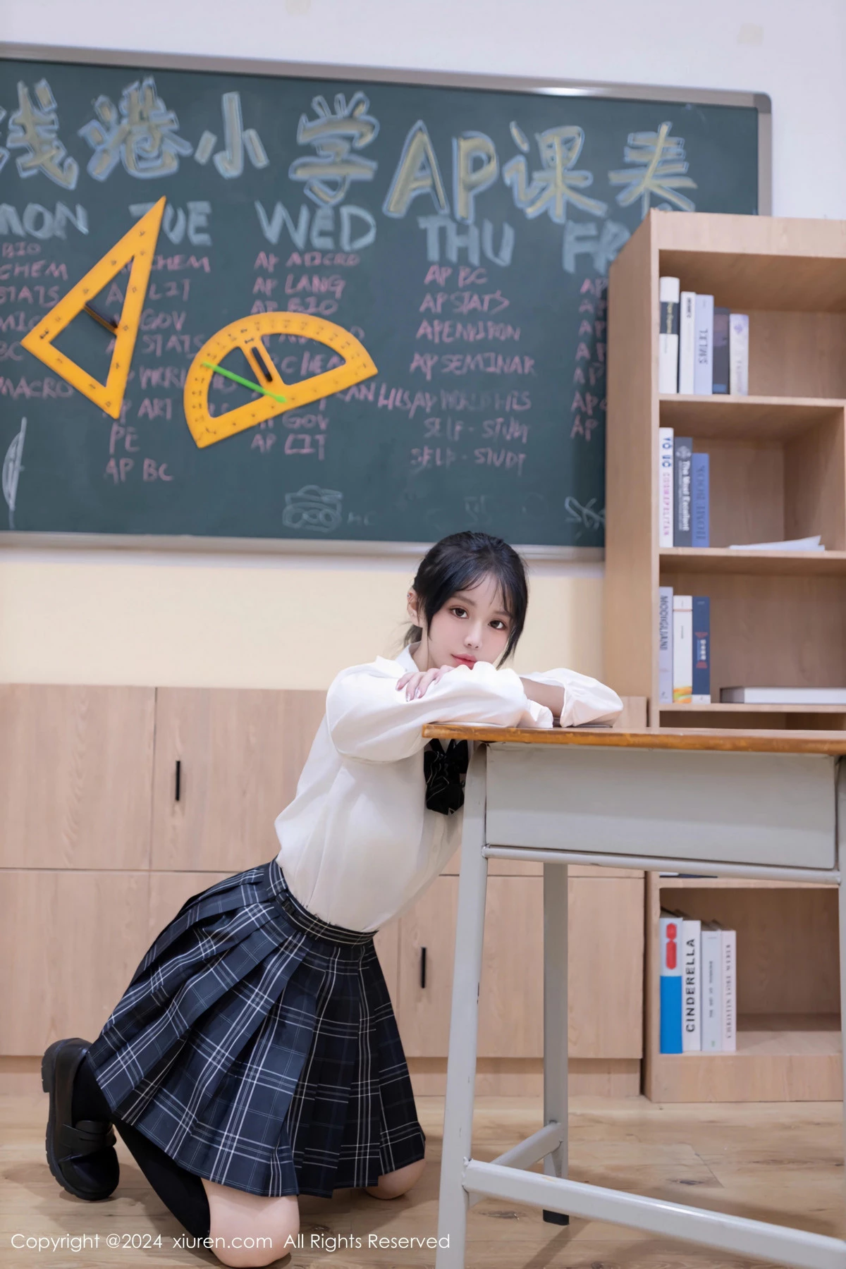 秀人集.com_[XiuRen秀人网]No.8058_模特幼幼调教主题性感学生制服配黑丝袜秀完美身材迷人诱惑写真80P