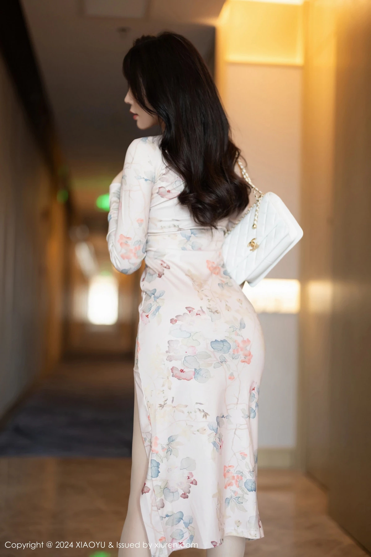 秀人集.com_[XiaoYu画语界]Vol.1199_模特徐莉芝Booty性感图案旗袍+浅灰情趣服饰秀曼妙身姿诱惑写真90P