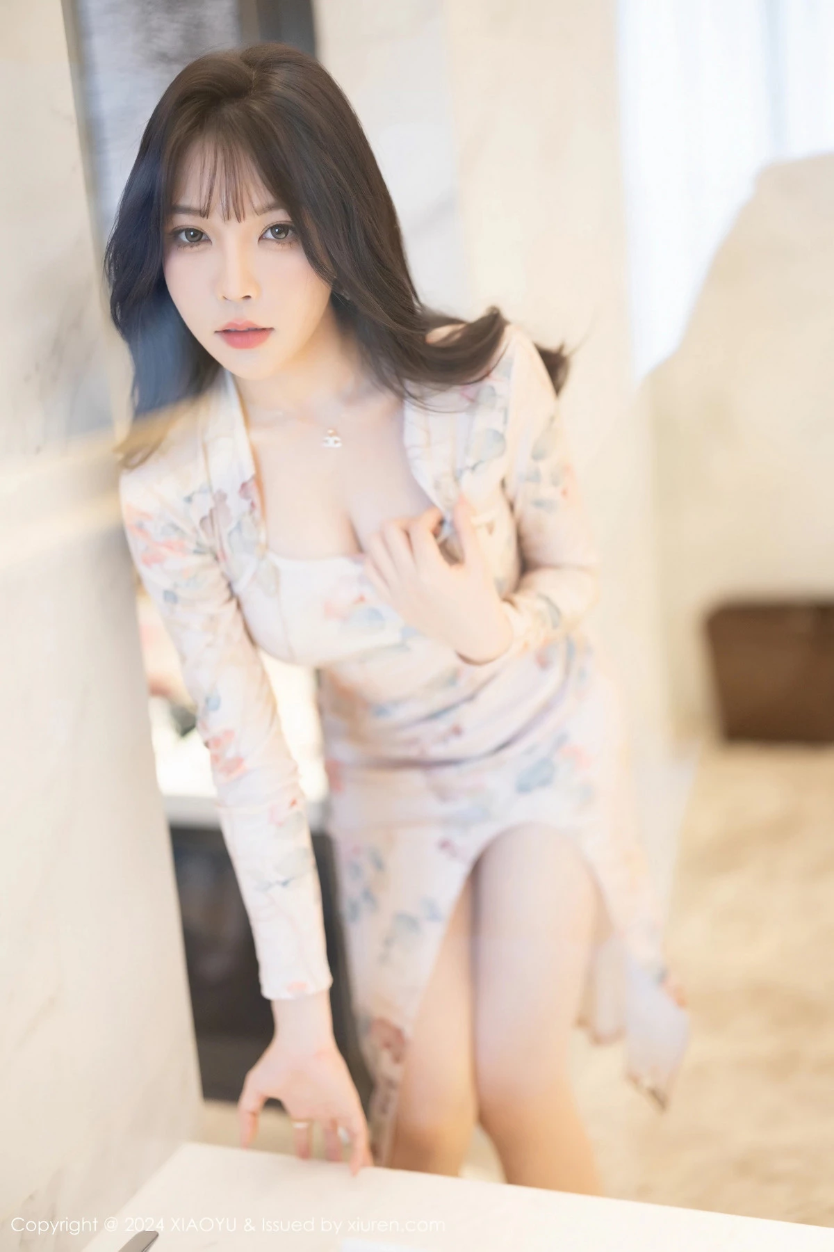 秀人集.com_[XiaoYu画语界]Vol.1199_模特徐莉芝Booty性感图案旗袍+浅灰情趣服饰秀曼妙身姿诱惑写真90P