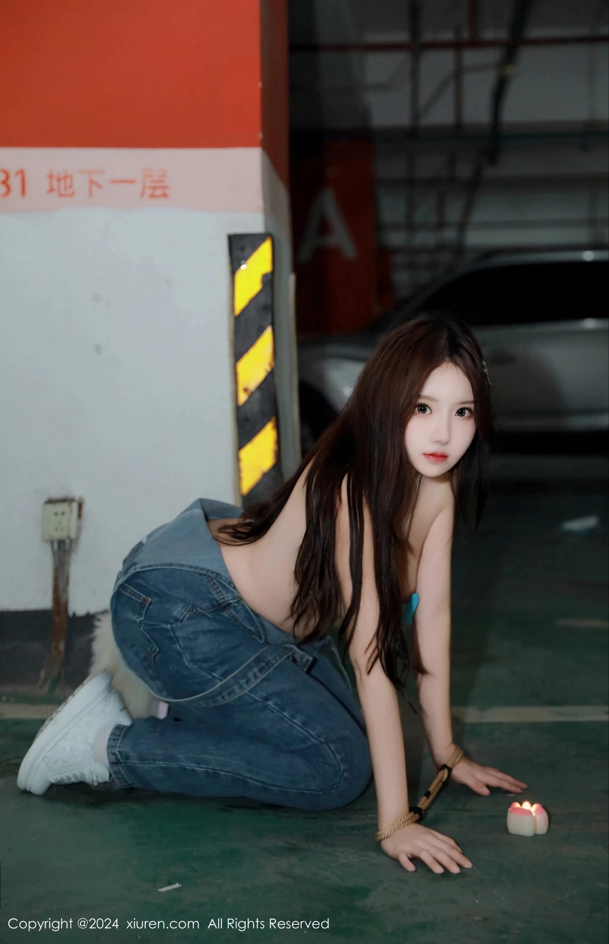 秀人集.com_[XiuRen秀人网]No.8087_模特小薯条nienie电玩店场景性感牛仔背带裤秀曼妙身姿诱惑写真81P