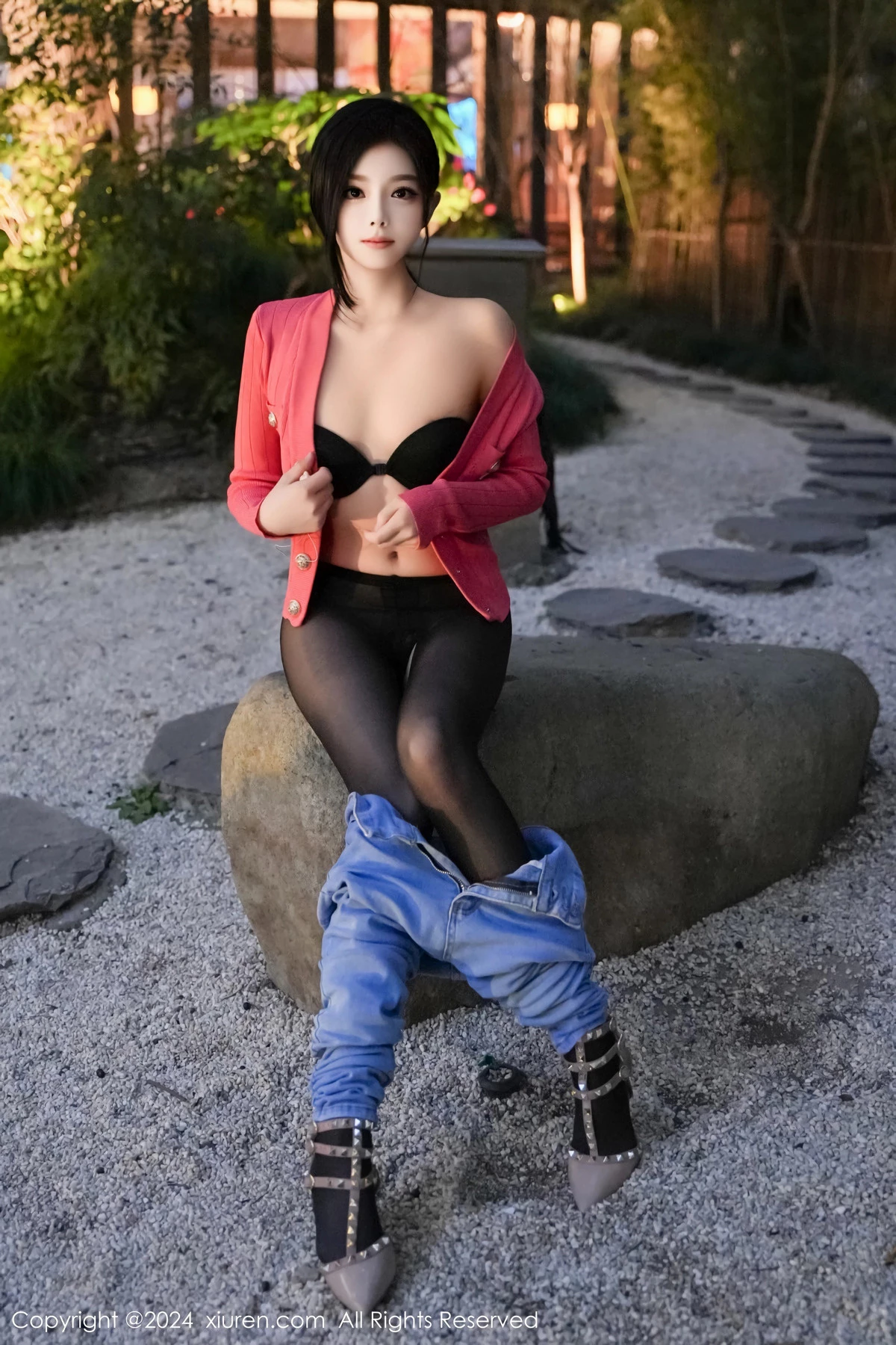 秀人集.com_[XiuRen秀人网]No.8091_新人模特龙雪儿脱牛仔裤露性感黑色内衣配开档黑丝极致魅惑写真69P