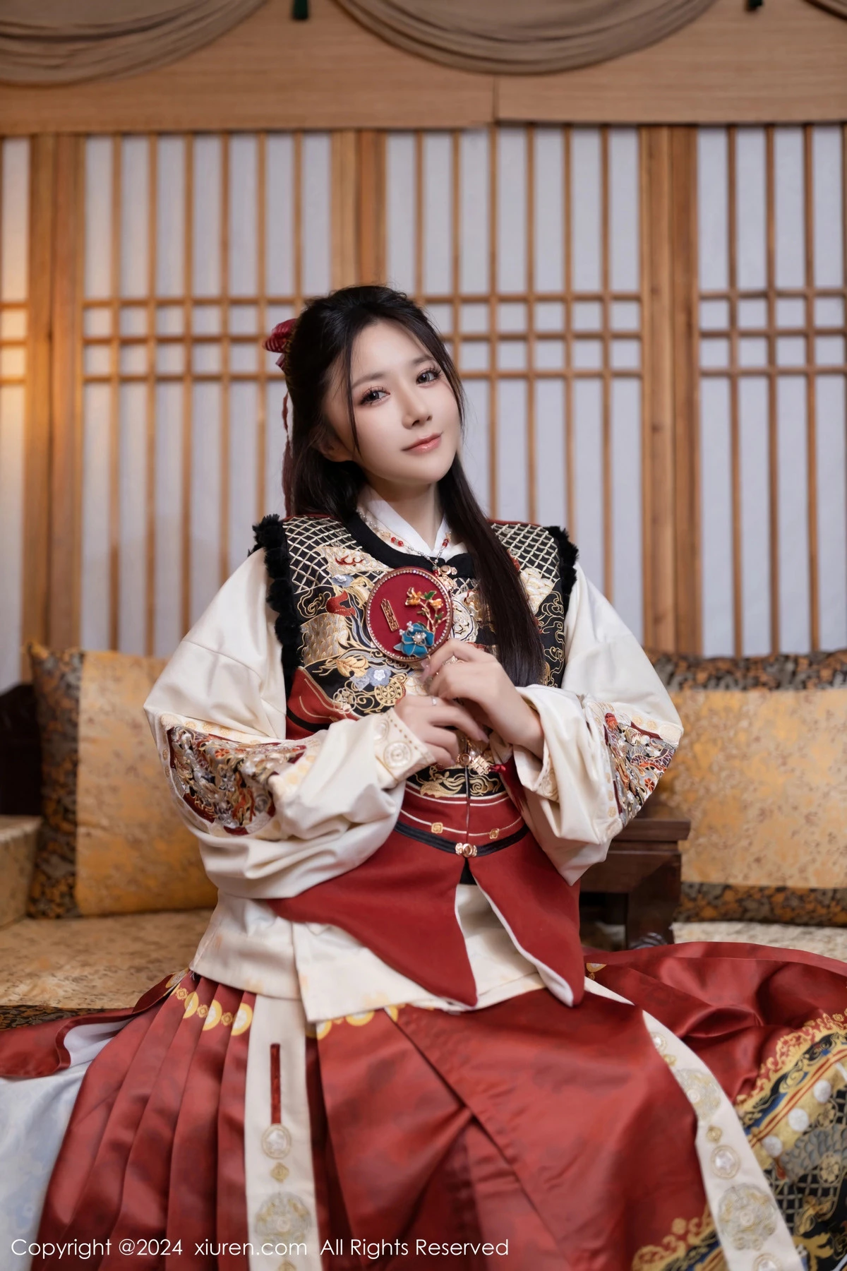 秀人集.com_[XiuRen秀人网]No.8095_模特鱼子酱Fish贺新春主题红色服饰露红布兜秀曼妙身姿诱惑写真80P