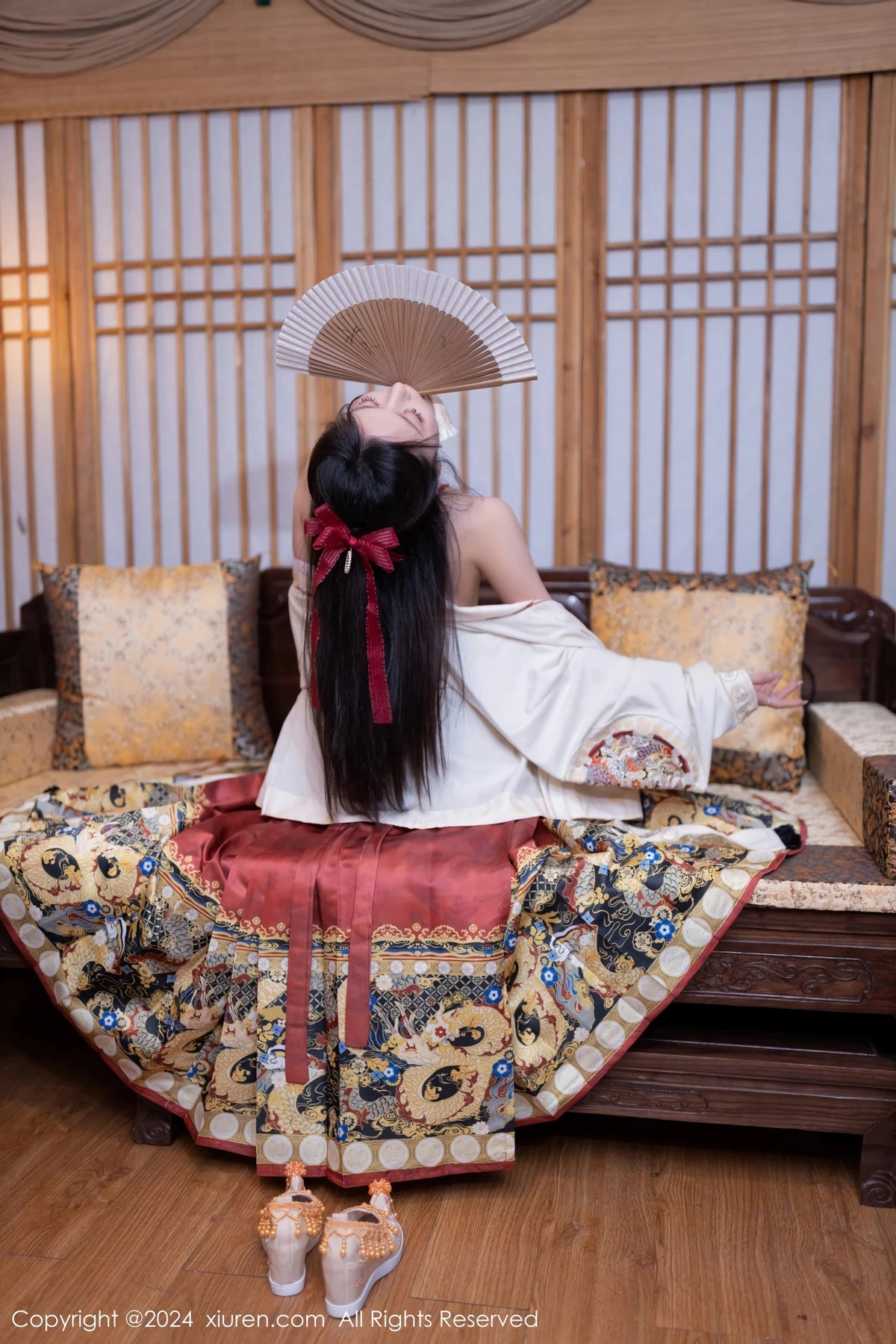 秀人集.com_[XiuRen秀人网]No.8095_模特鱼子酱Fish贺新春主题红色服饰露红布兜秀曼妙身姿诱惑写真80P