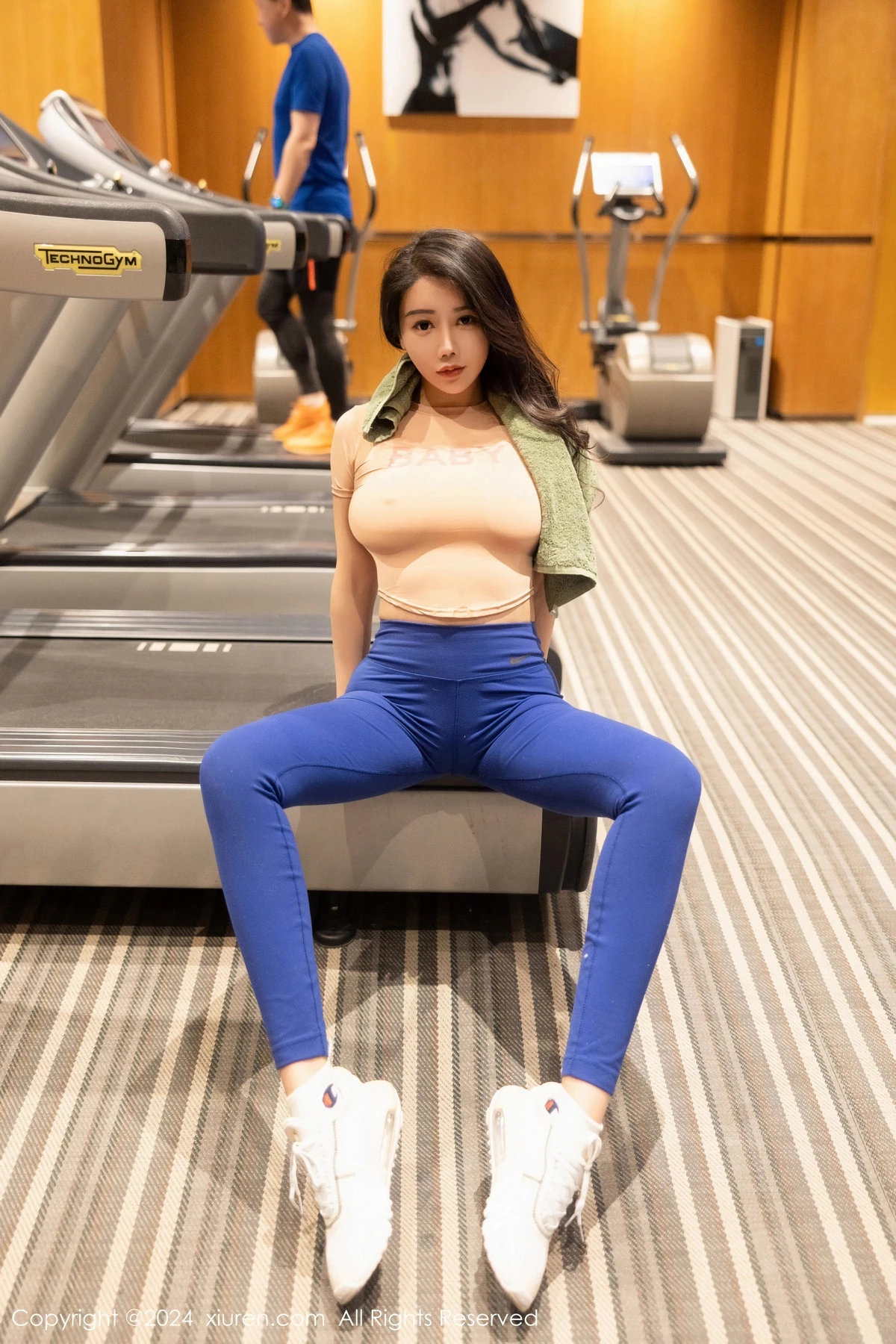 秀人集.com_[XiuRen秀人网]No.8100_模特李若汐健身场所橙色上衣配蓝色运动裤秀完美身材诱惑写真84P