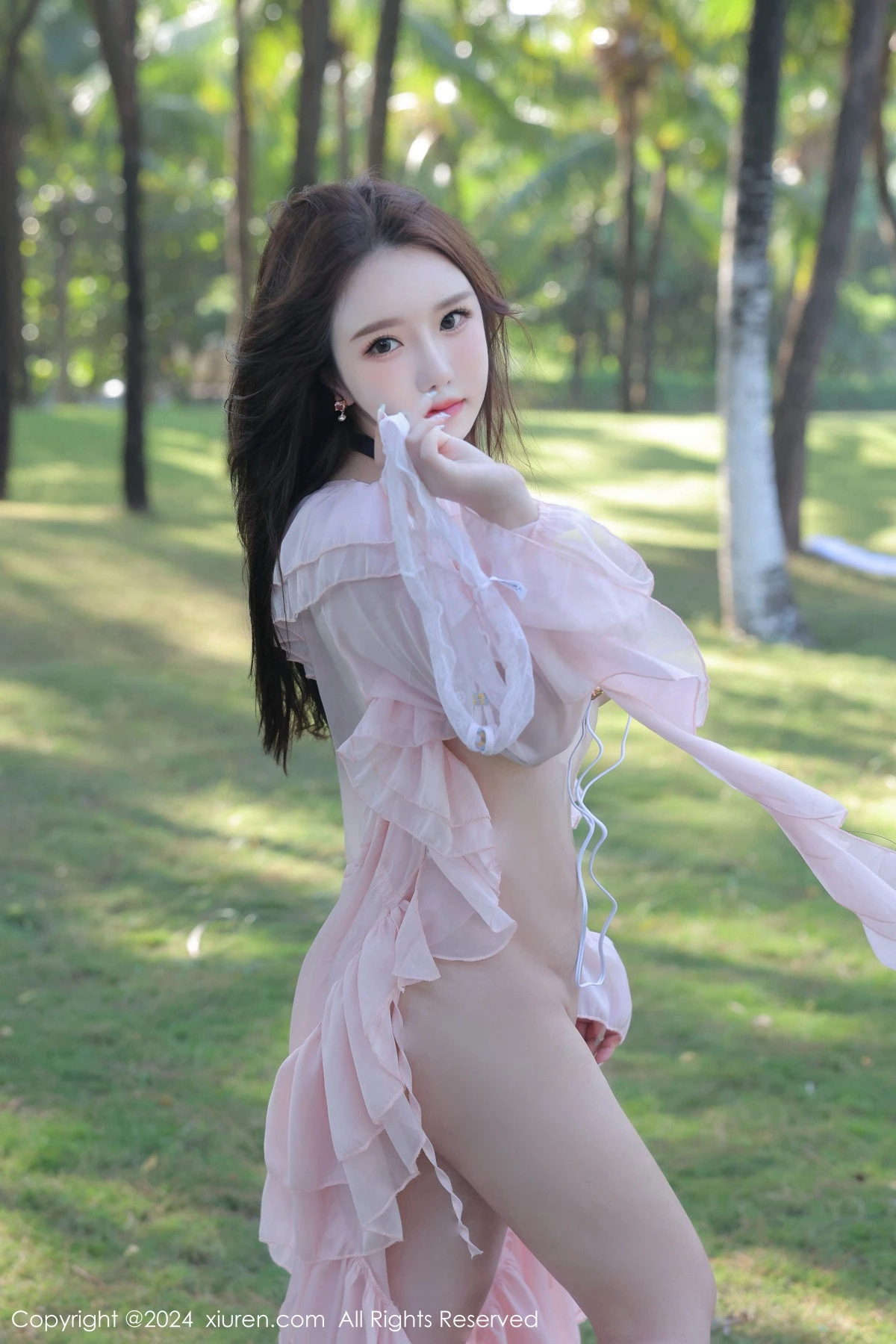 秀人集.com_[XiuRen秀人网]No.8007_模特小薯条nienie户外性感粉色薄纱长裙半脱秀惹火身材诱惑写真59P