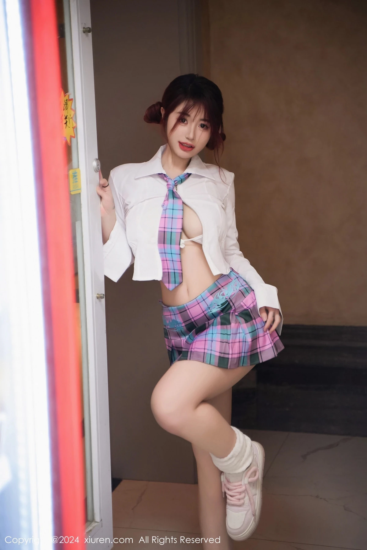 秀人集.com_[XiuRen秀人网]No.8015_模特美七Mia性感白T配格子短裙露白色内衣秀丰腴身材诱惑写真75P