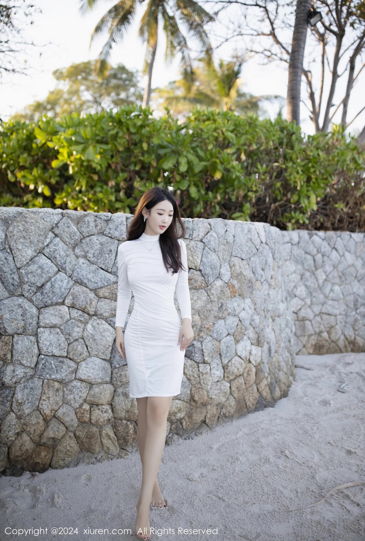 秀人集.com_[XiuRen秀人网]No.8110_模特唐安琪沙滩场景性感白色连衣短裙配白丝吊袜完美诱惑写真79P