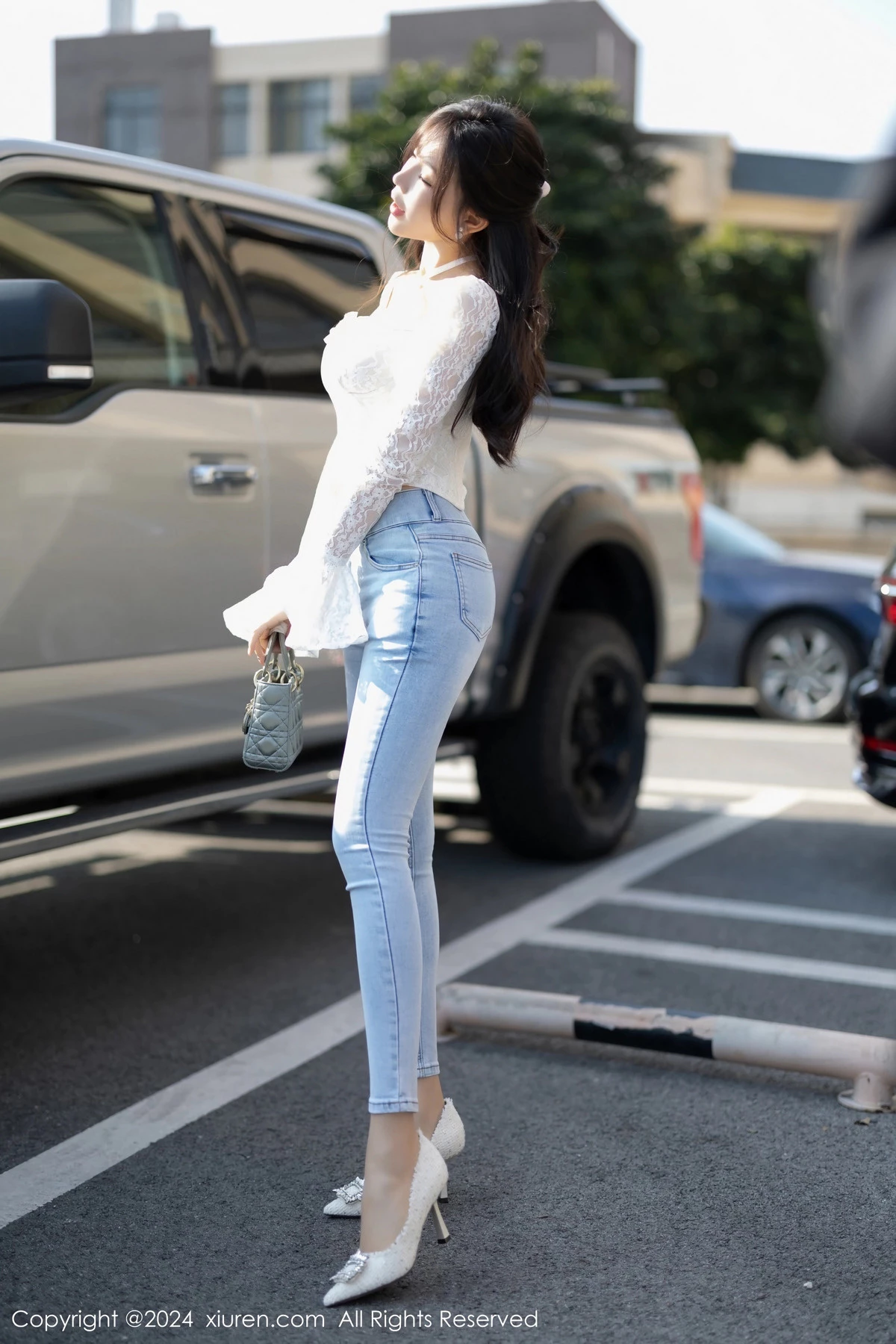秀人集.com_[XiuRen秀人网]No.8147_女神徐莉芝Booty白色上衣配牛仔裤+黑色薄纱服秀曼妙身姿写真87P