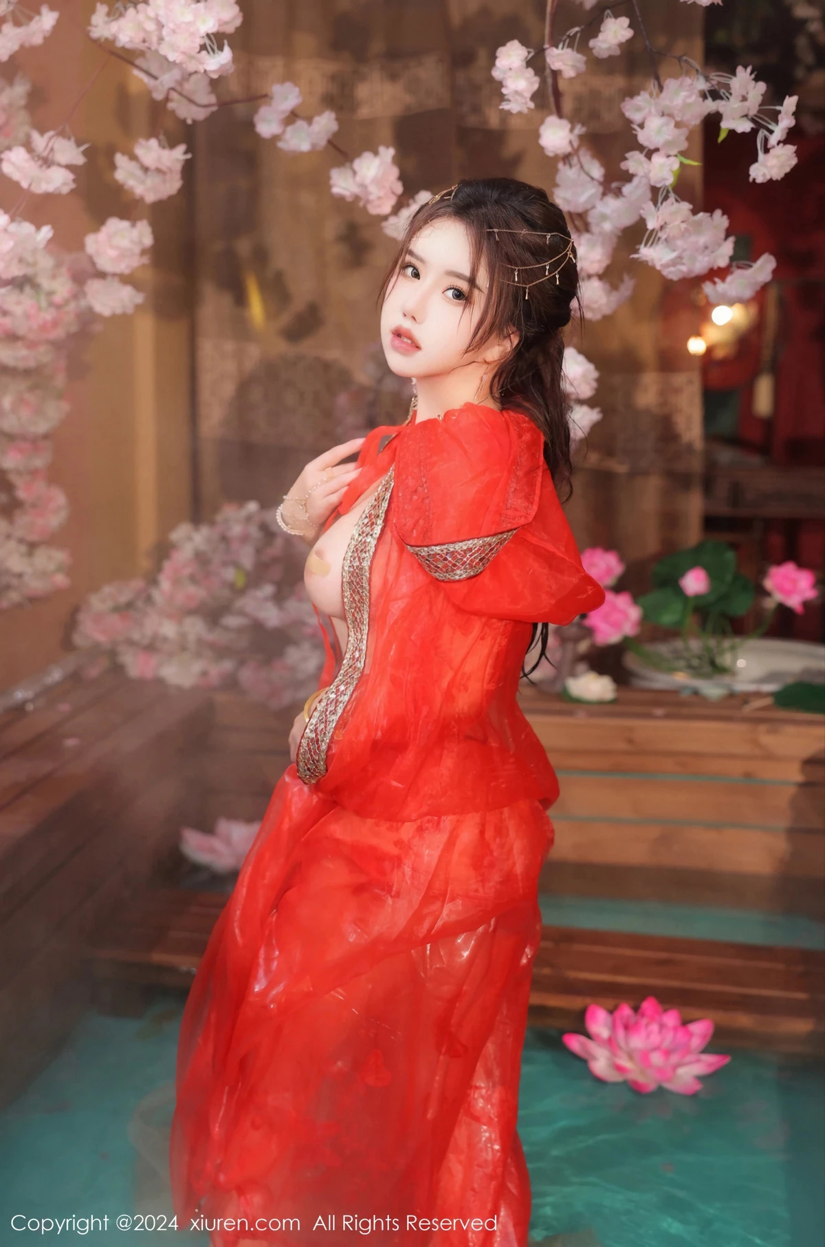 秀人集.com_[XiuRen秀人网]No.8146_模特小薯条nienie性感红色古装服饰配白丝袜秀完美身材诱惑写真82P