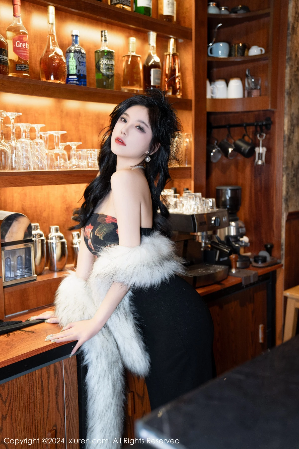 秀人集.com_[XiuRen秀人网]No.8169_女神杨晨晨Yome性感深色露肩连衣短裙配黑丝吊袜完美诱惑写真90P