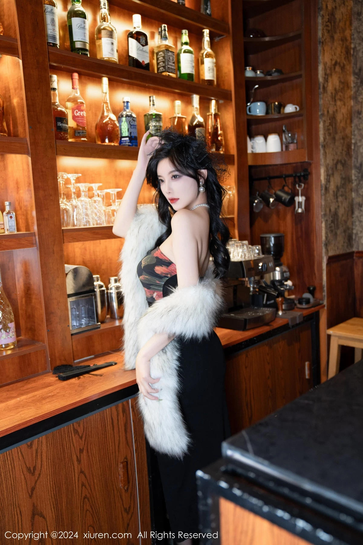 秀人集.com_[XiuRen秀人网]No.8169_女神杨晨晨Yome性感深色露肩连衣短裙配黑丝吊袜完美诱惑写真90P