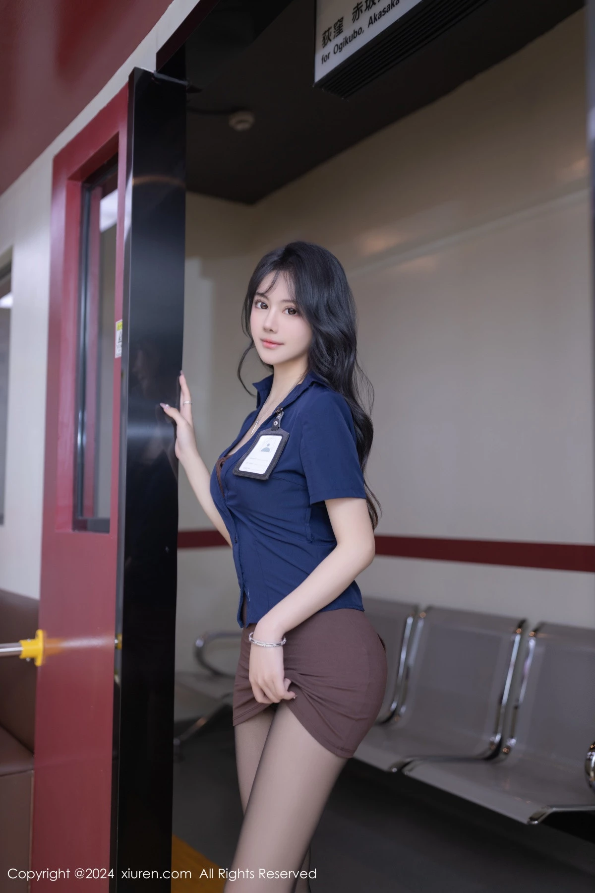 秀人集.com_[XiuRen秀人网]No.8167_模特幼幼蓝色上衣配咖啡色短裙露黑色内衣超薄黑丝极致魅惑写真81P