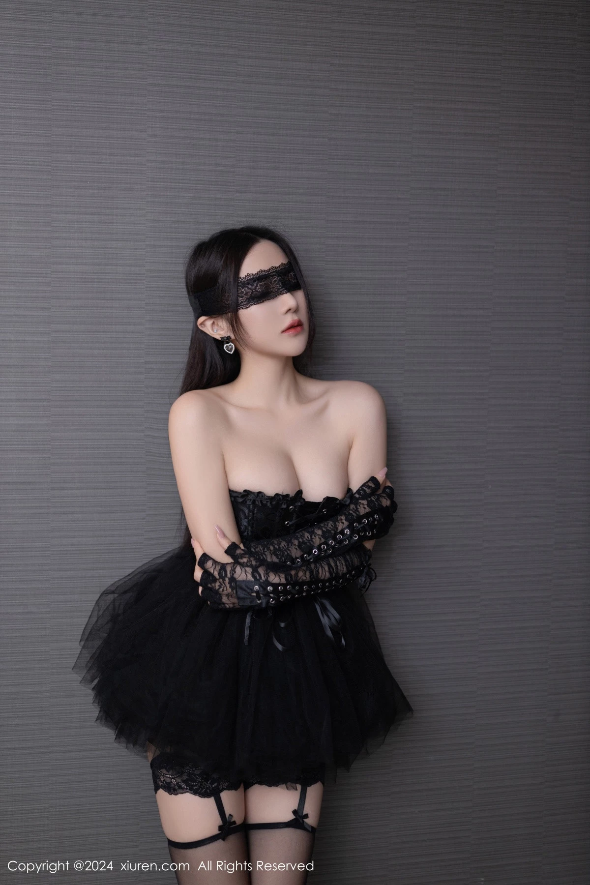 秀人集.com_[XiuRen秀人网]No.8166_模特鱼子酱Fish性感黑色轻透长裙露黑色内衣配黑丝吊袜魅惑写真79P