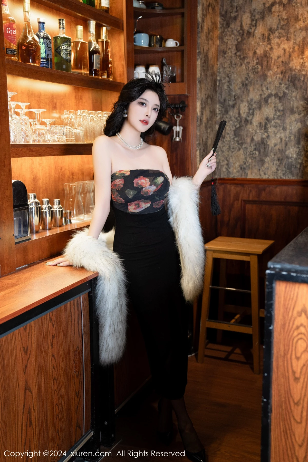 秀人集.com_[XiuRen秀人网]No.8169_女神杨晨晨Yome性感深色露肩连衣短裙配黑丝吊袜完美诱惑写真90P