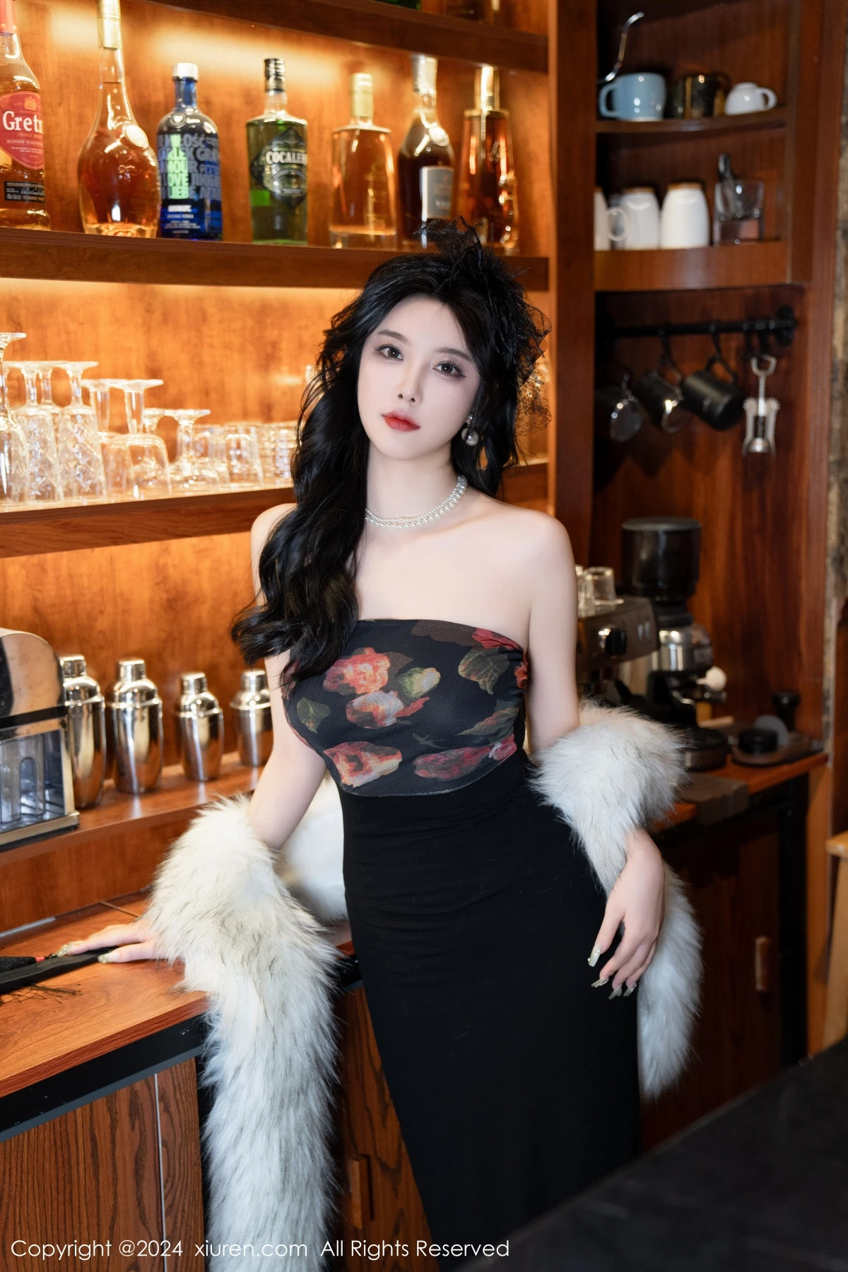 秀人集.com_[XiuRen秀人网]No.8169_女神杨晨晨Yome性感深色露肩连衣短裙配黑丝吊袜完美诱惑写真90P