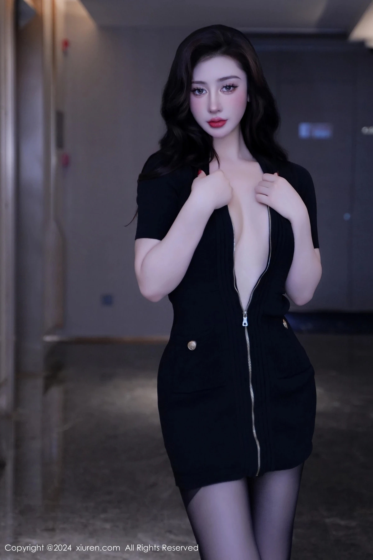 秀人集.com_[XiuRen秀人网]No.8170_模特蕾蕾醒了没性感黑色收身服饰配超薄黑丝秀丰腴身材诱惑写真80P