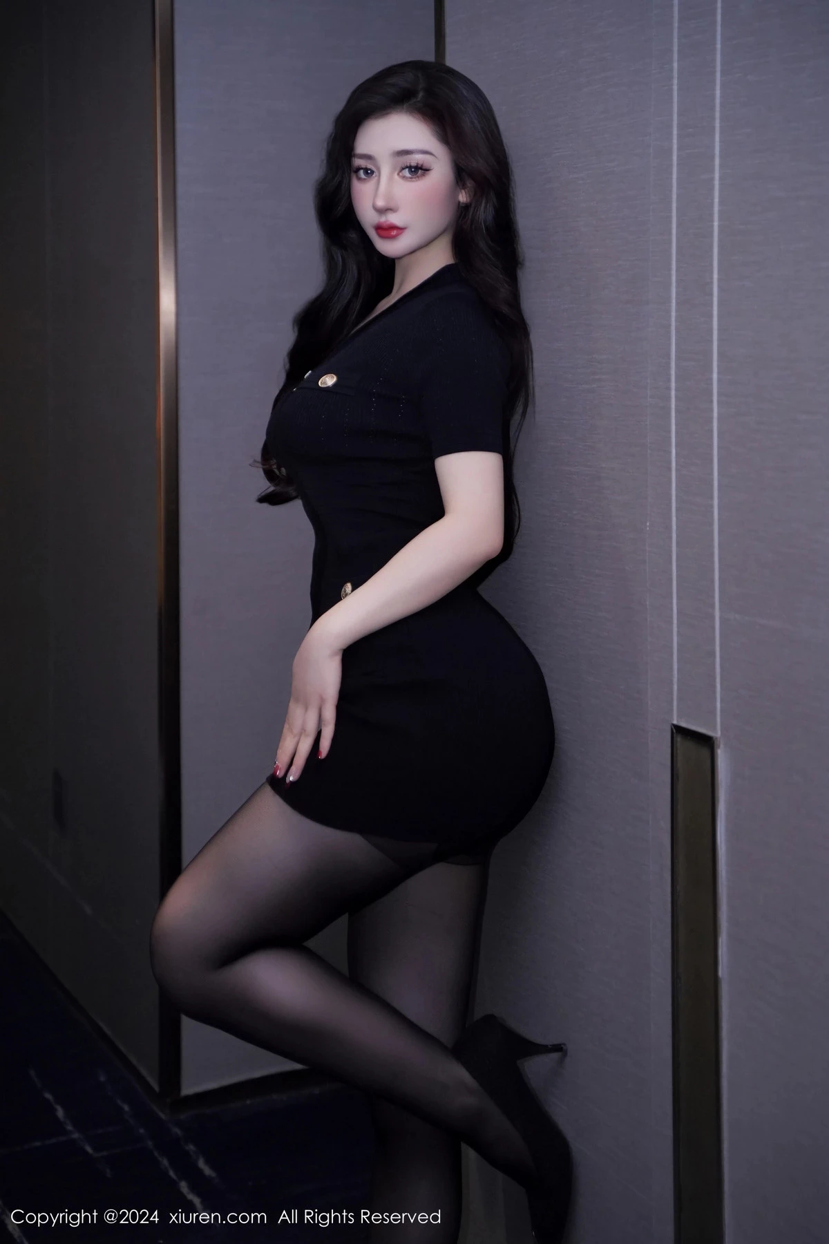 秀人集.com_[XiuRen秀人网]No.8170_模特蕾蕾醒了没性感黑色收身服饰配超薄黑丝秀丰腴身材诱惑写真80P