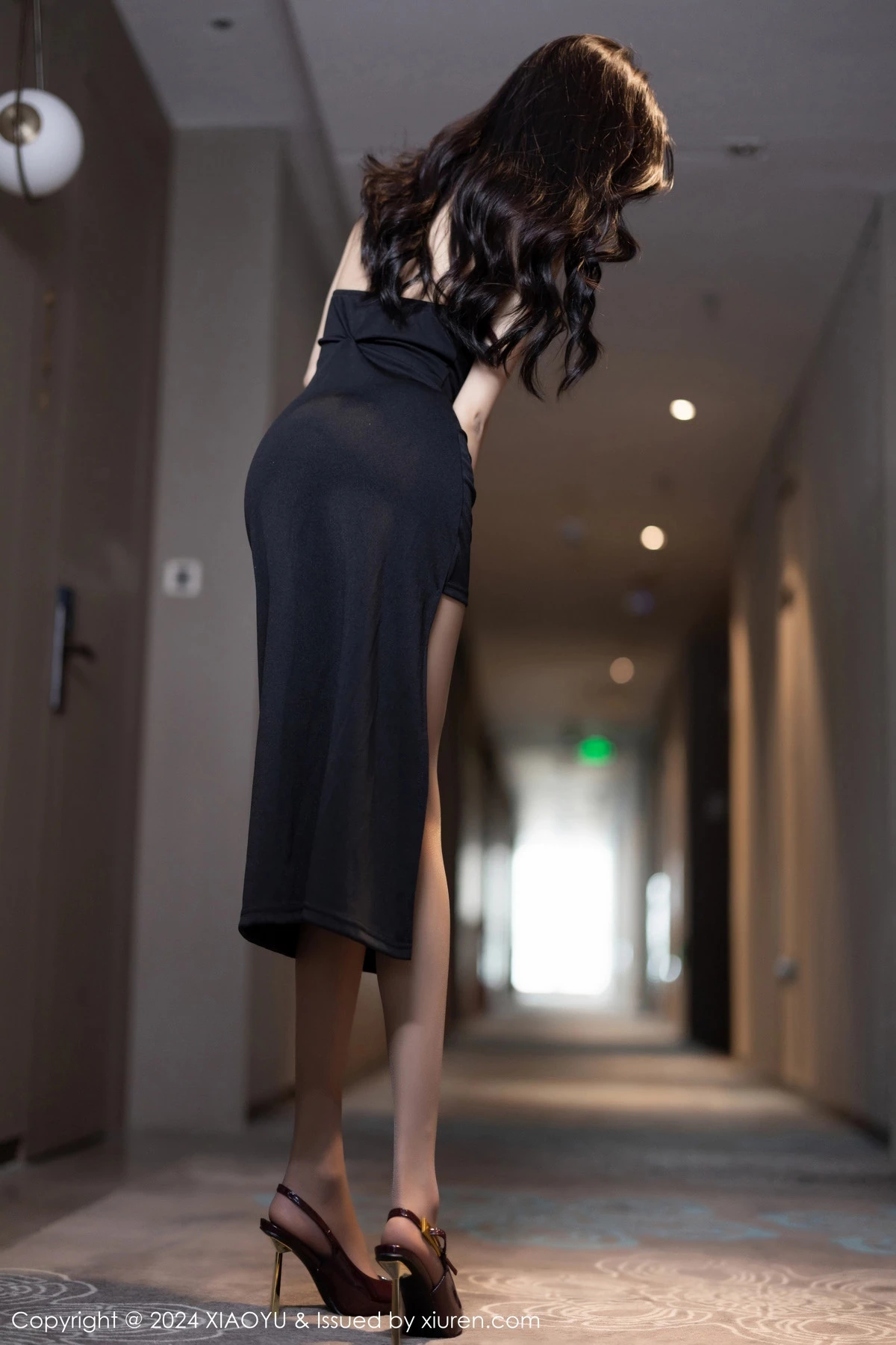 秀人集.com_[XiaoYu画语界]Vol.1212_模特程程程性感黑色露肩连衣长裙配超薄黑丝秀苗条身材诱惑写真85P