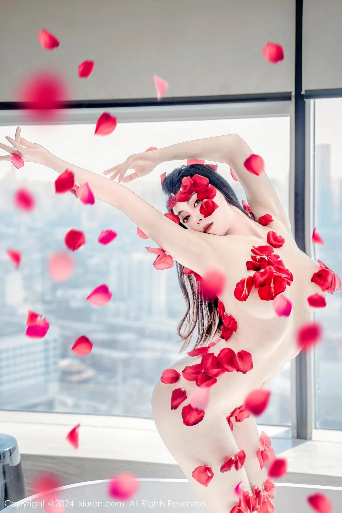 秀人集.com_[XiuRen秀人网]No.8175_新人模特瑜伽喵私房浴室玫瑰花瓣浴秀魔鬼曲线撩人诱惑写真63P