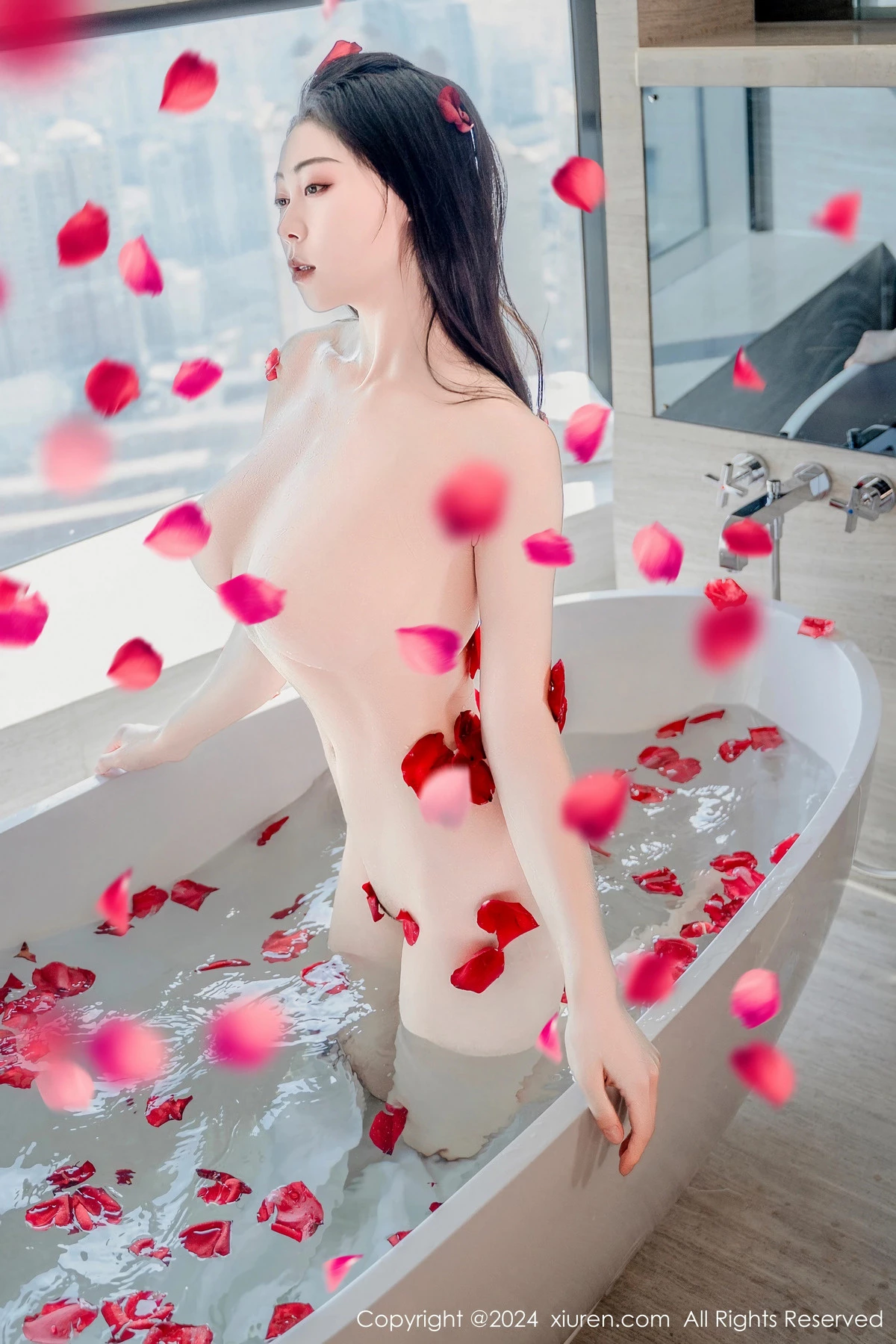 秀人集.com_[XiuRen秀人网]No.8175_新人模特瑜伽喵私房浴室玫瑰花瓣浴秀魔鬼曲线撩人诱惑写真63P