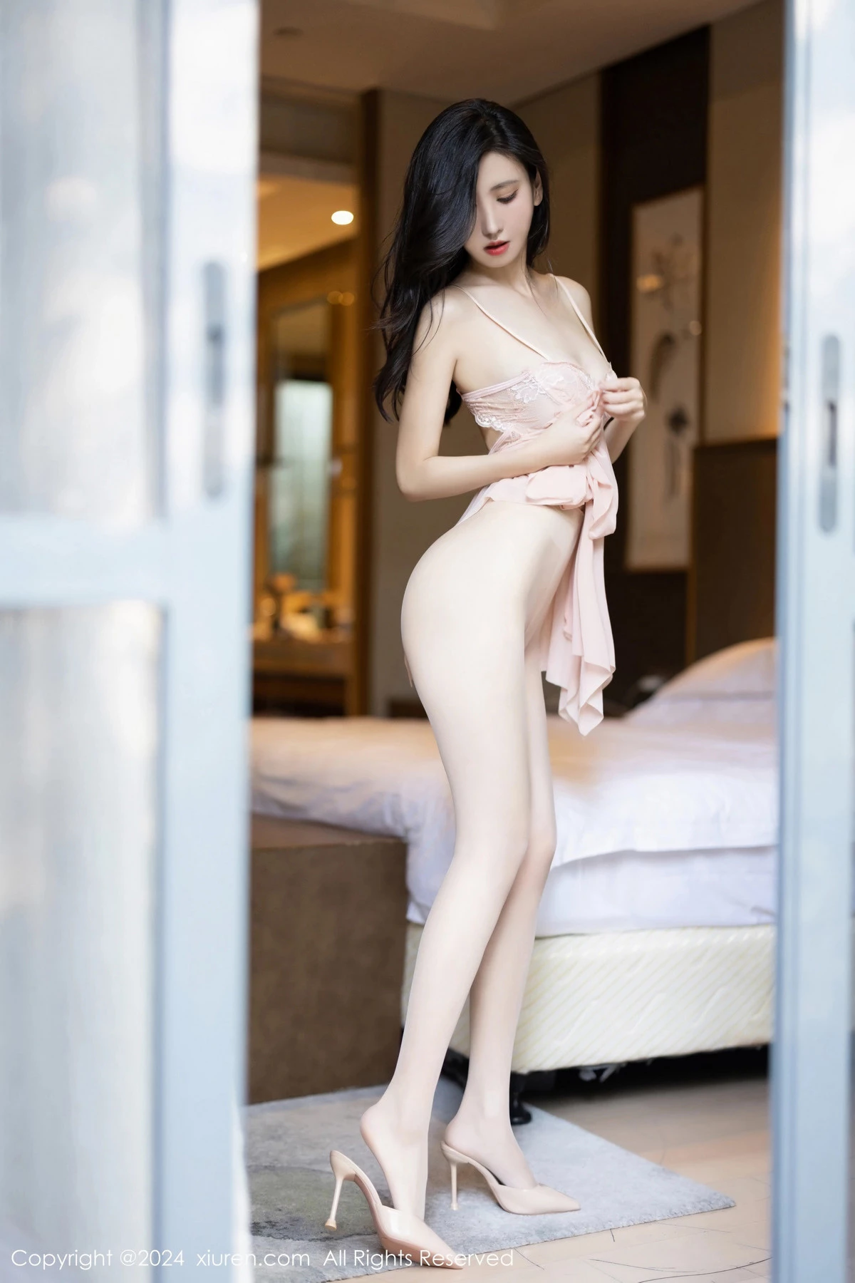 秀人集.com_[XiuRen秀人网]No.8183_模特章芃芃白色上衣露性感紫灰色比基尼秀曼妙身姿迷人诱惑写真82P