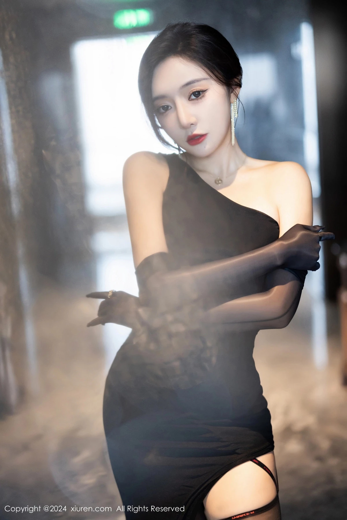 秀人集.com_[XiuRen秀人网]No.8194_女神王馨瑶yanni黑色连衣长裙+黑色轻透情趣服饰惹火诱惑写真82P