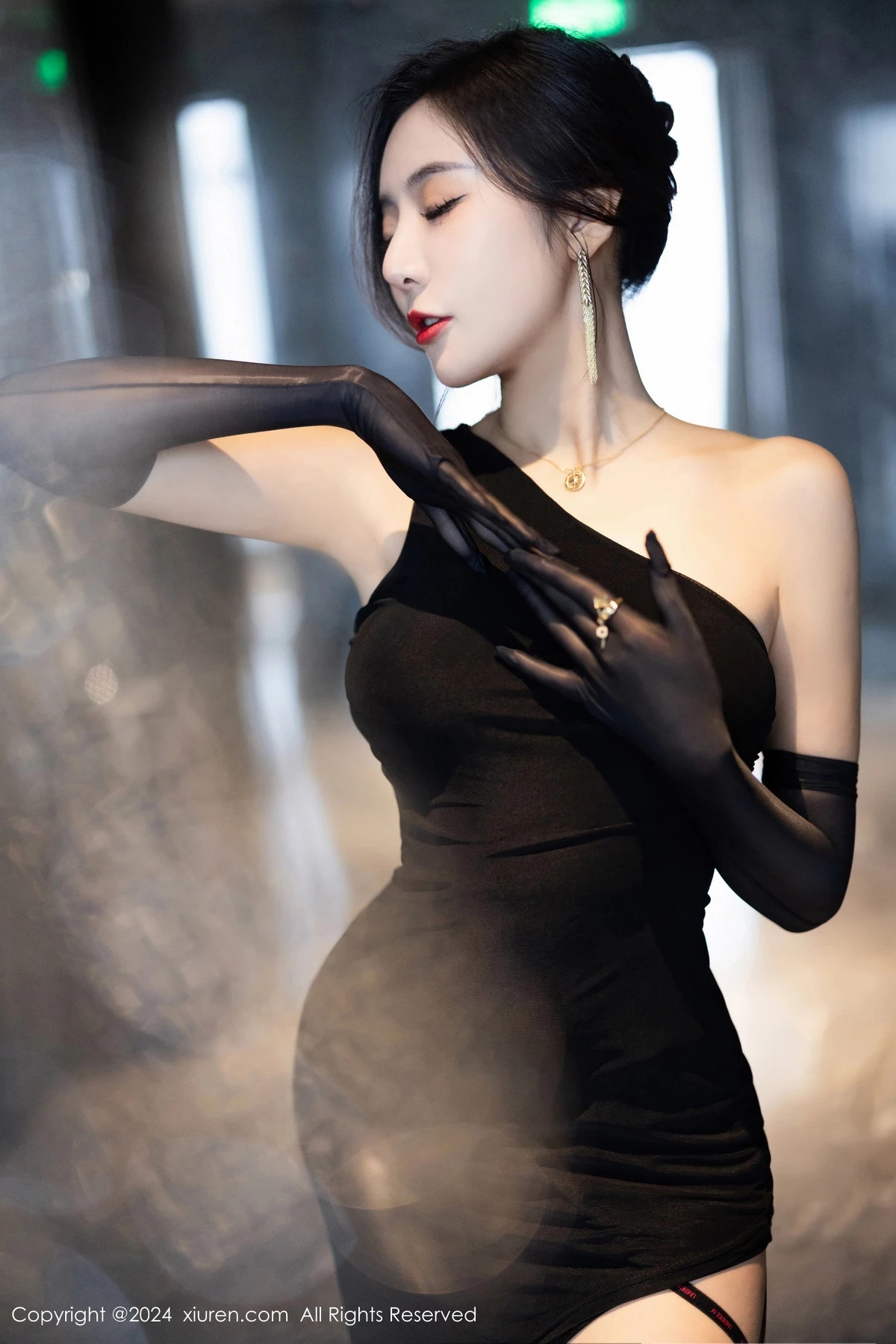 秀人集.com_[XiuRen秀人网]No.8194_女神王馨瑶yanni黑色连衣长裙+黑色轻透情趣服饰惹火诱惑写真82P