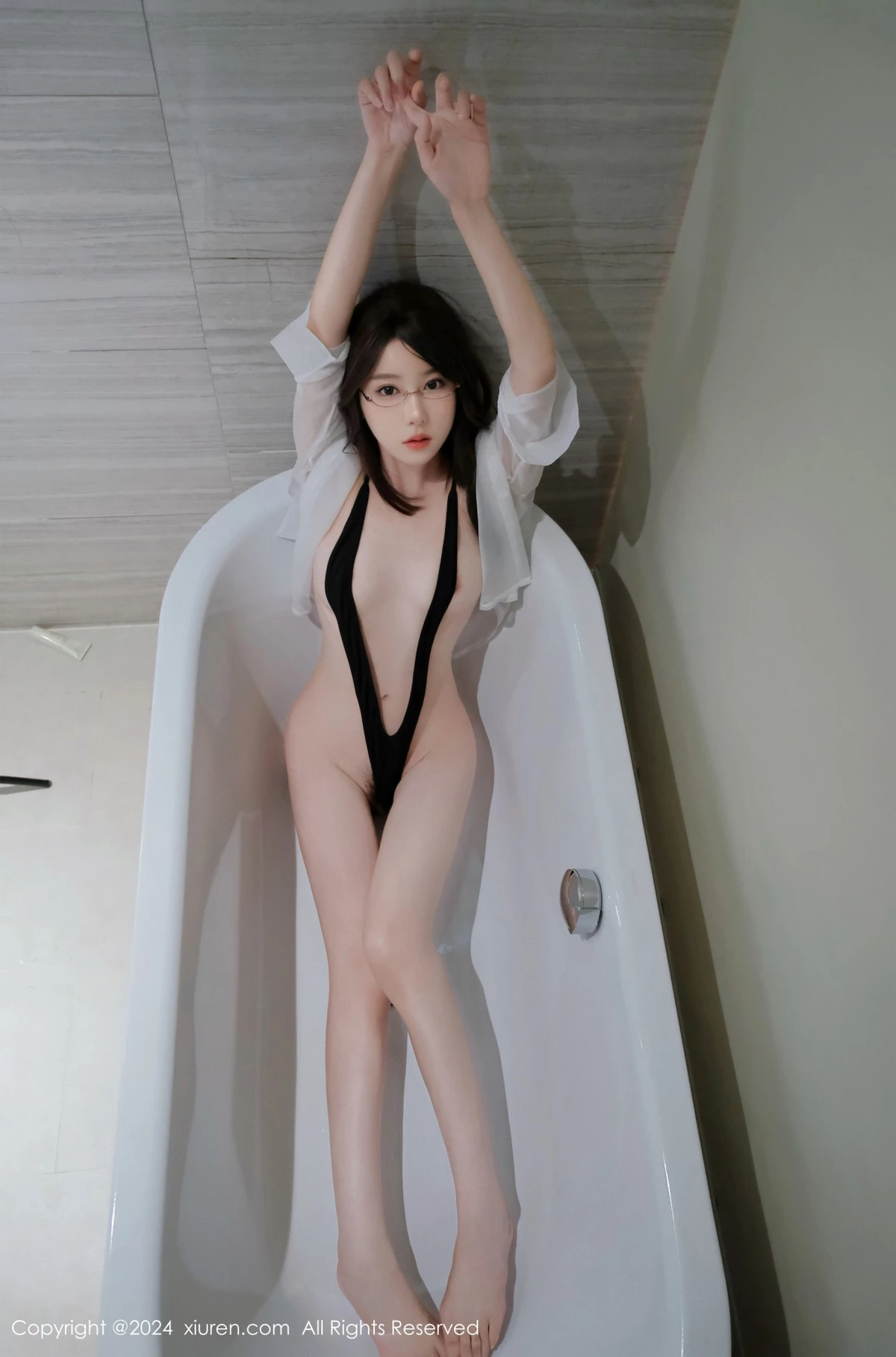 秀人集.com_[XiuRen秀人网]No.8202_模特桃妖夭私房性感轻透白T露黑色情趣服饰秀惹火身材诱惑写真50P