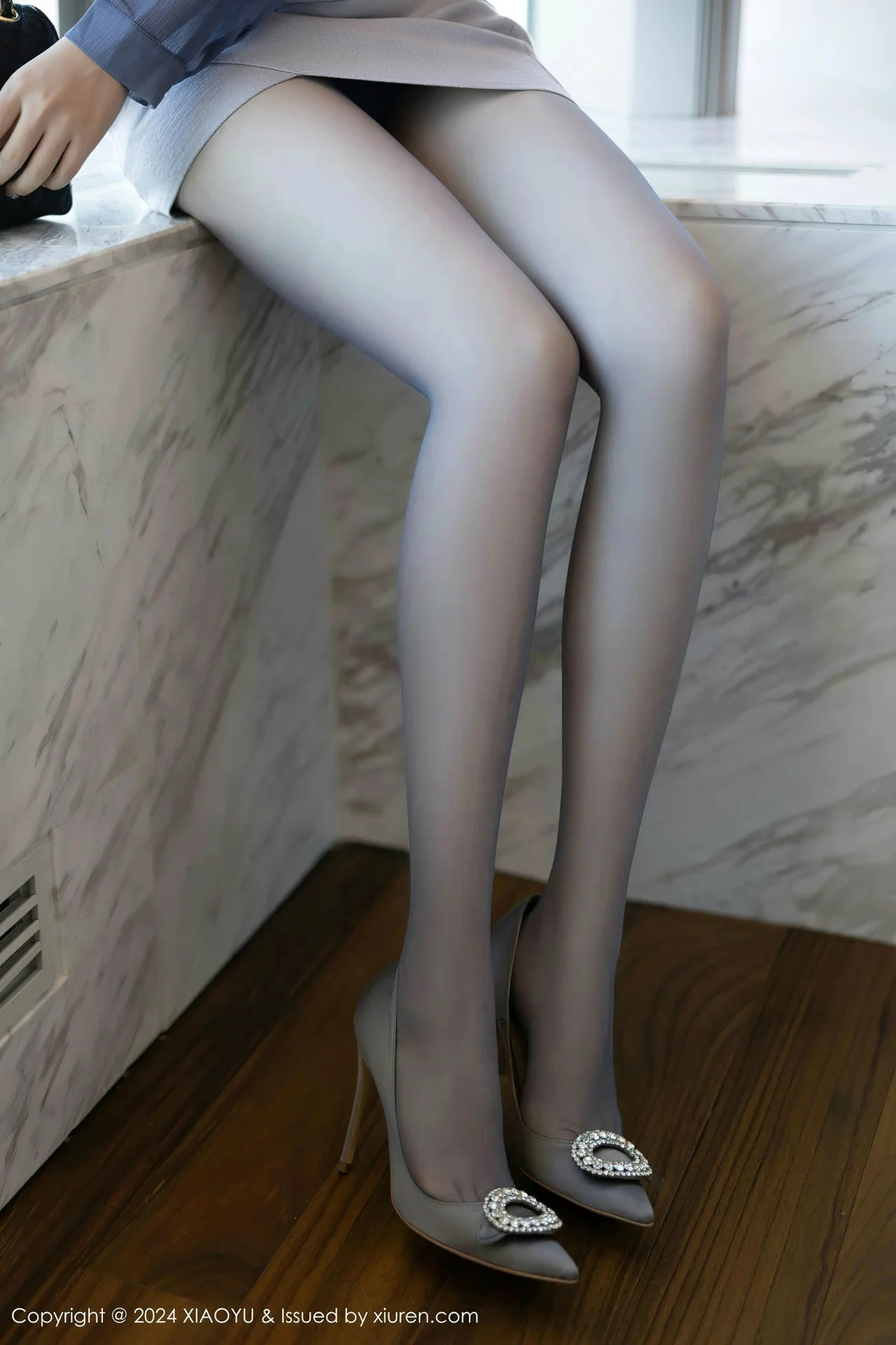 秀人集.com_[XiaoYu画语界]Vol.1219_女神徐莉芝Booty蓝灰上衣配短裙露性感内衣秀曼妙身姿诱惑写真92P