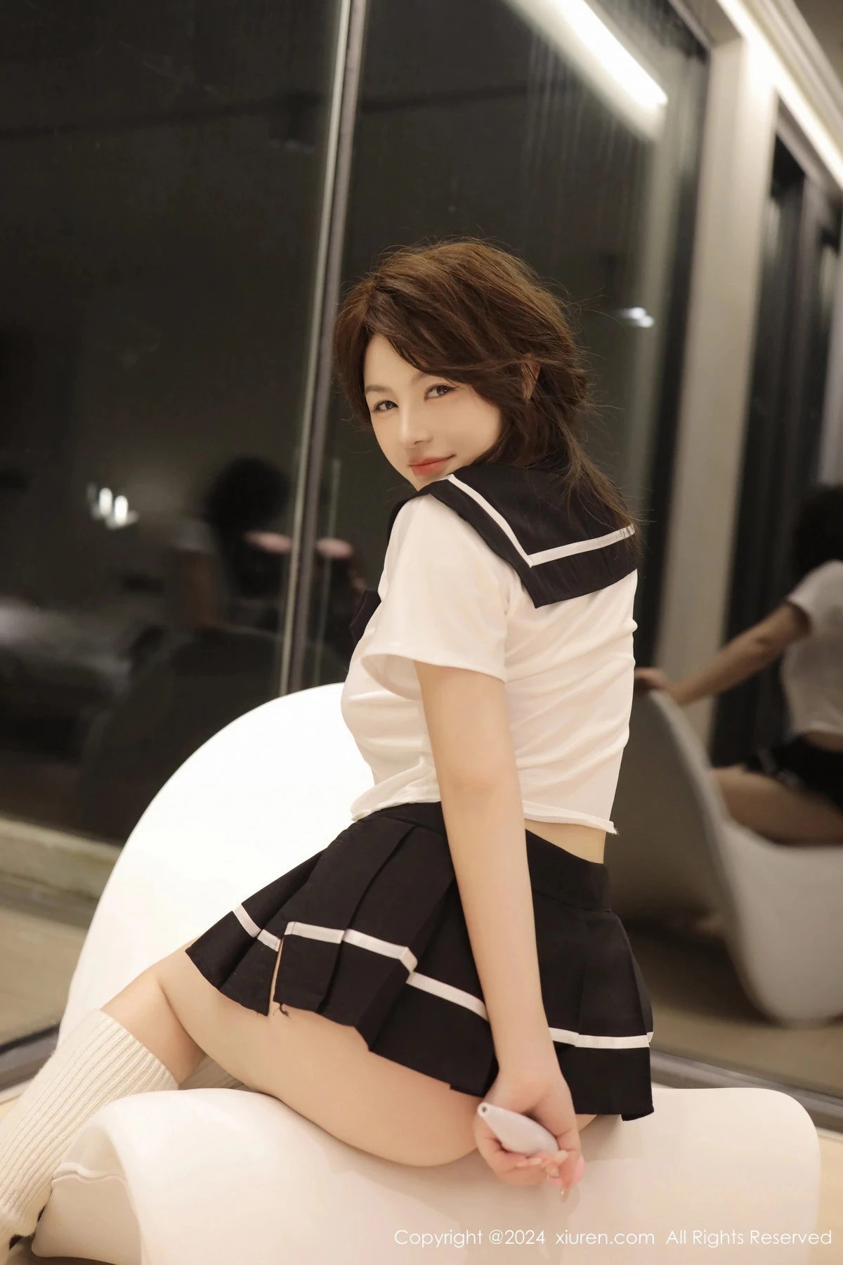 秀人集.com_[XiuRen秀人网]No.8229_模特沈思怡性感学生短裙套装配白色腿袜秀翘臀美腿迷人诱惑写真55P