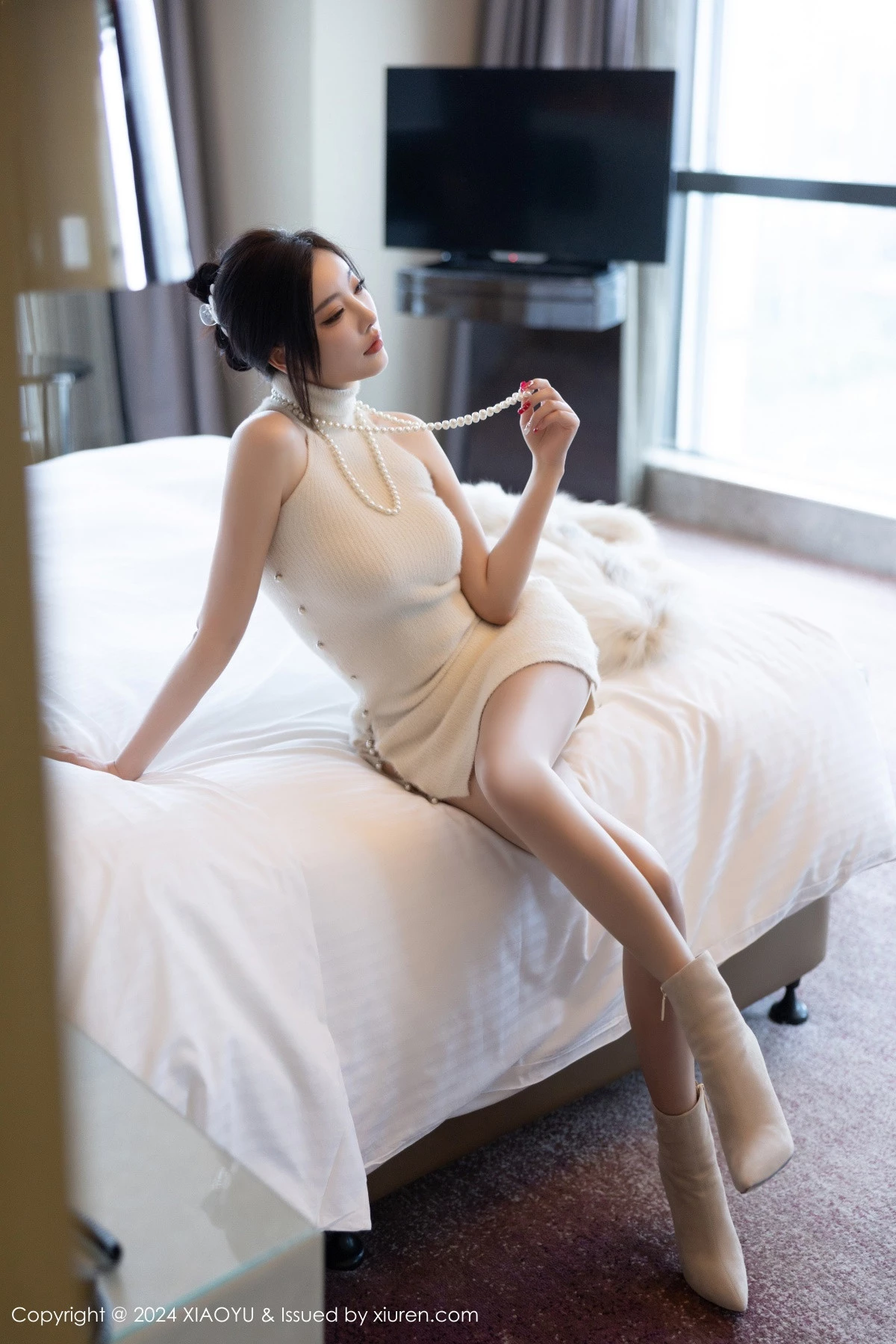 秀人集.com_[XiaoYu画语界]Vol.1220_女神杨晨晨Yome性感浅色露肩连衣短裙配超薄肉丝完美诱惑写真82P