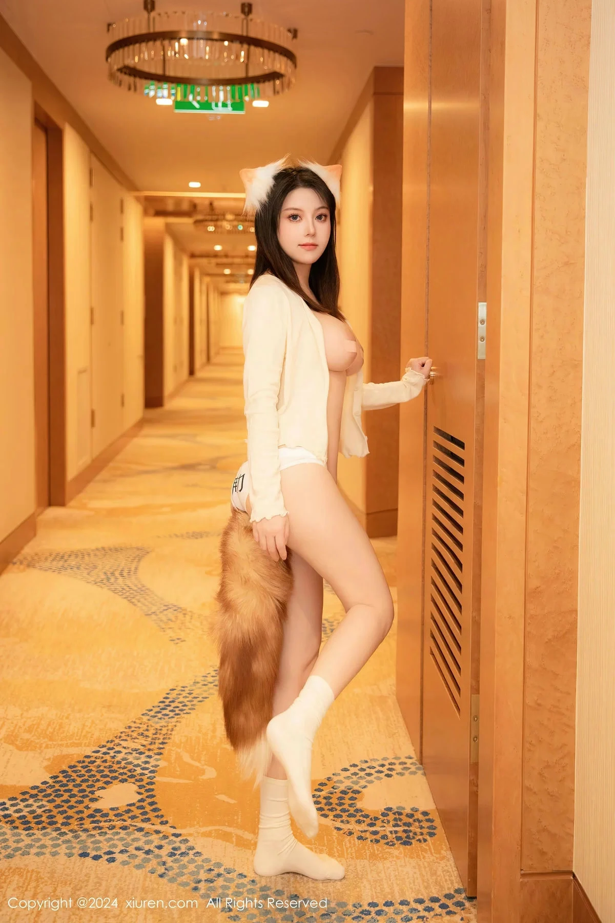 秀人集.com_[XiuRen秀人网]No.8243_模特豆瓣酱澳门旅拍性感狐狸装扮淡黄色服饰秀惹火身材诱惑写真88P