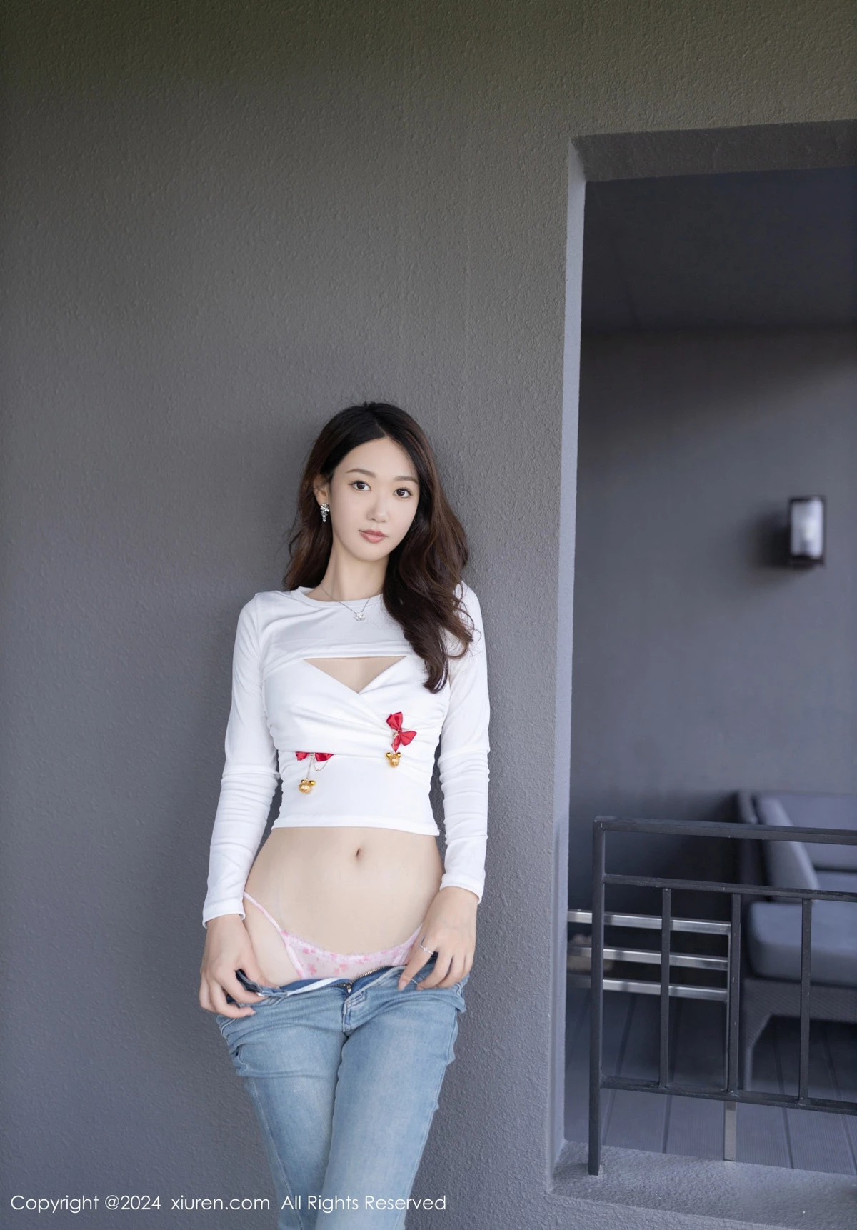 秀人集.com_[XiuRen秀人网]No.8250_模特唐安琪性感白色上衣配牛仔裤半脱秀曼妙身姿迷人诱惑写真80P